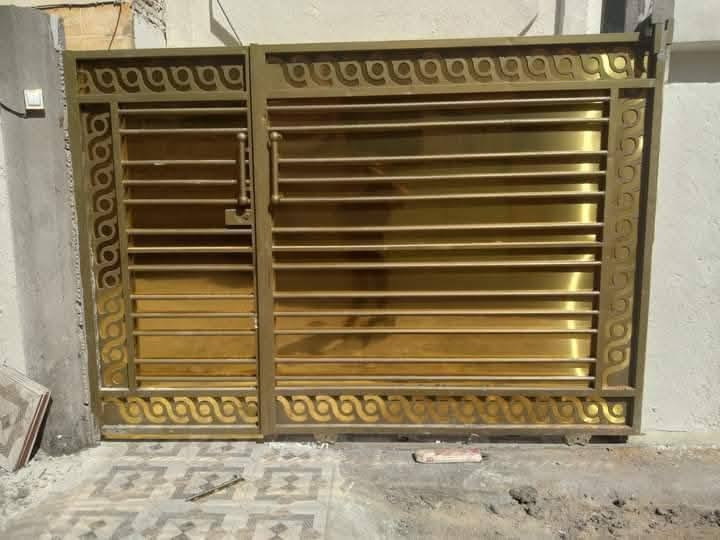 السلام عليكم حداد متجول تصليح بيبان وشبابيك وشد سقايف اي شي عندك تصليح بلبيت يخص الحداده اتصل واجيك للبيت *********** ابو محمد الحداد
