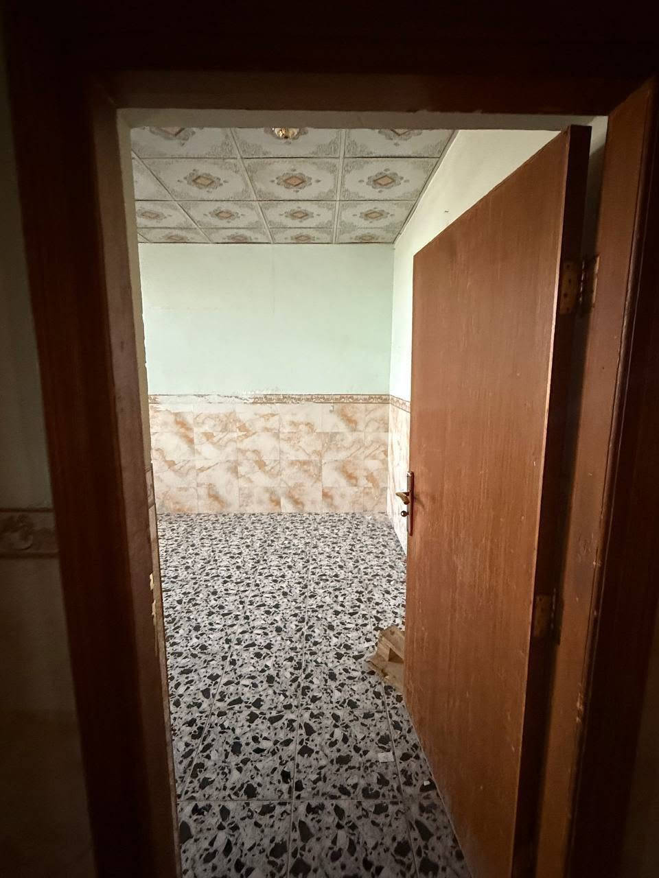 يوجد لدينا

شقه للايجار حديثه البناء درجة أولى طابق ثاني

غرفتين كلدور مطبخ صحيات

بابل شارع 60

للاستفسار الاتصال على الرقم ***********
