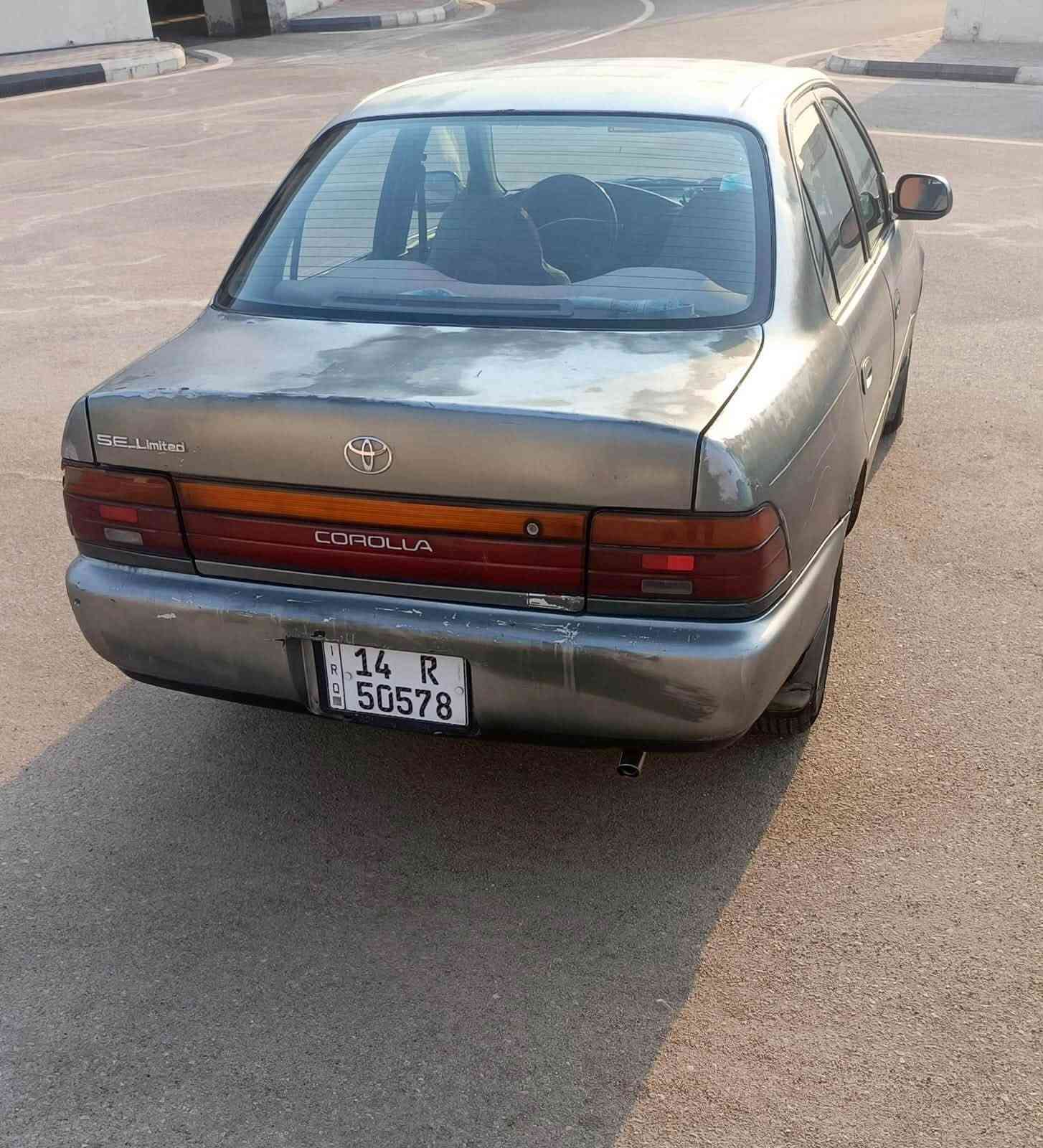 السلام عليكم 
تويوتا كولاره 1991 
بدون صبغ 
بدون كص 
نضيفه جدآ 
مكينه بيها نقص قليل 
رقم بصرة تحويل ثاني يوم 
بيها جراد بلبنيد 
السعر 45 ورقه 
***********
***********
البصرة // الزبير
