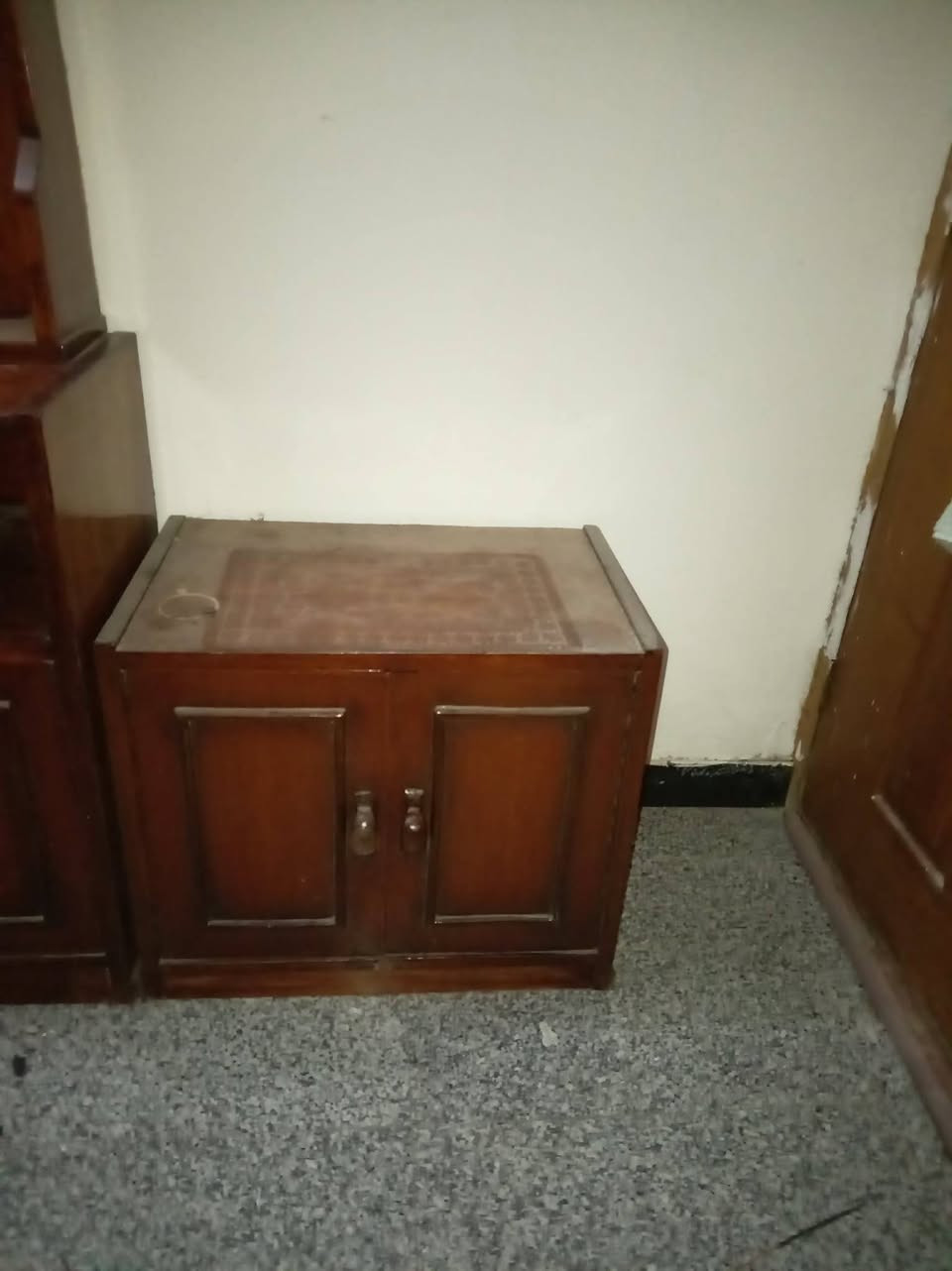 غرفة نوم صاج حطاطه خاليه من كل عيب وشوفة عينكم أصلا ما نستعمله مكلف بالنشر مكانهه بغداد حي الفروسيه للأستفسار الاتصال على *********** سعر 600وبيه مجال
