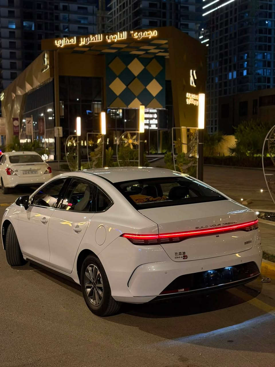 السلام عليكم 
للبيع byd دستروير 2025
كفاله لا صبغ لا تبديل لا حار لا بارد
عدا شخط ورصعه بسيطات صغار
ماشيه 29 الف جديده بمعنى الكلمه مابيها نقص برغي
رقم بغداد جديد هزه وسنويه جديده تحويل مباشر
مكاني بغداد الغزاليه او حي الجامعه
السعر 18،750 - 18 مليون و 750 الف وبي مجال للشراي 
للاستفسار  هـ - ***********
