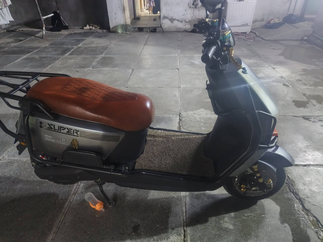 دراجه شحن جديدة مال واحد جناي ٦بطاريات بصمه ٦٠٠وبيه مجال تشغيل عله كرت بطاريات بيه ضمان أي شكال مابيه وإذا أكو مراوس اراوس حسب لقناعه العنوان بغداد الحرية ***********
