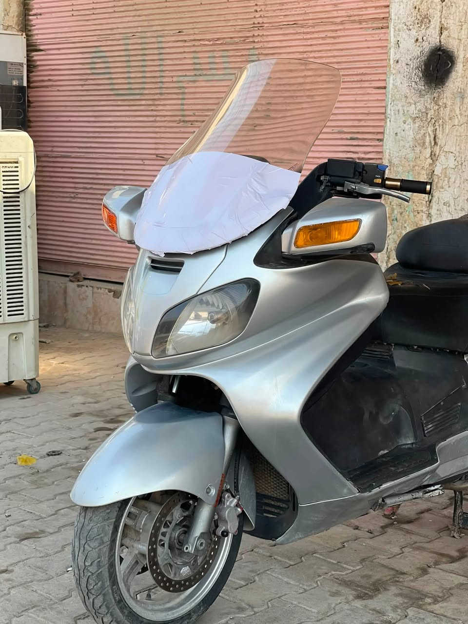 السلام عليكم سكاي ويف 650 نص فول كير و مكينه كفاله دراجه كامله بيع او مراوس السعر مليون و 600 و بيها مجال مكاني ديالى الخالص  
***********
