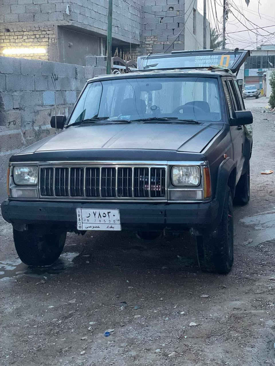 السلام عليكم جيب شيروكي
موديل1989
محرك vvT 3000
كير ومكينة خيرمن الله صافي لا تبخير ولا صوت  كشر نظافة 70 بلمية 
من الاخير سيارة مال شغل مال كراب يرادلهة ترتيب الدواخل
تخم تاير جديد باتري جديد رقم دولي وهسة جديدة وباسمي   السعر تلاثين وبيهة مجال
العنوان جزيرة بغداد السياحية الفحامة 
رقمي ***********
