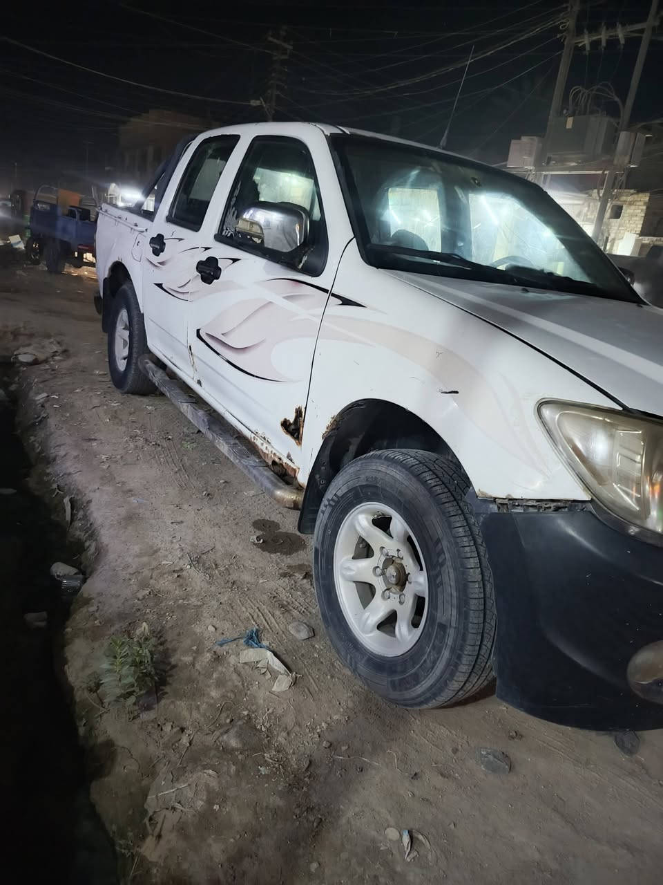 السلام عليكم بيكب كنو موديل 12وجه فلاونزه  رقم بغداد  صدامي بدون تحويل صاحبه مسافر سياره نضيفه داخله كلش حلو سياره حلوه وجاهزه ماناقصها شي مكان السياره بابل مكلف بلنشر اتصل ع صاحب السياره ***********
