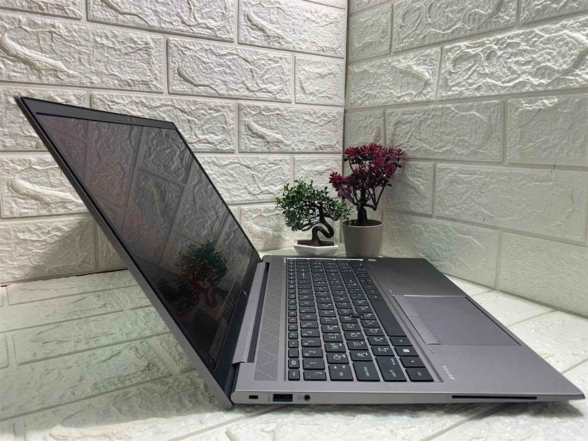 لابتوب الألعاب والبرامج القوية HP ZBOOK 15 FIREFLY G7 (شاشة لمس)

من أخف و أنحف أجهزة الـWorkstation (الهيكل معدني من الألمنيوم، متين وفخم جداً).

 

معالج قوي: كور 7 .. جيل 10 

رام: 16 كيكا DDR4 

هارد: 512 SSD نوع M2 (أسرع من SSD العادي إللي هو أصلاً سريع)

كارت شاشه داخلي  Intel UHD Graphics بحجم 8 كيكا 

كارت شاشه خارجي NVIDIA Quadro P520 بحجم 4 كيكا 

شاشة لمس 15.6 انج FHD 

فل كيبورد عربي انكليزي

منافذ كثيرة ومناسبة لكل الأعمال الاحترافية مع منفذين تايب سي ( ثندربولت )

#السعر 650 الف مع حقيبة و ماوس و ماوس باد 

مكاني بغداد العدل (توصيل #مجاني بكل العراق)

واتساب ***********
