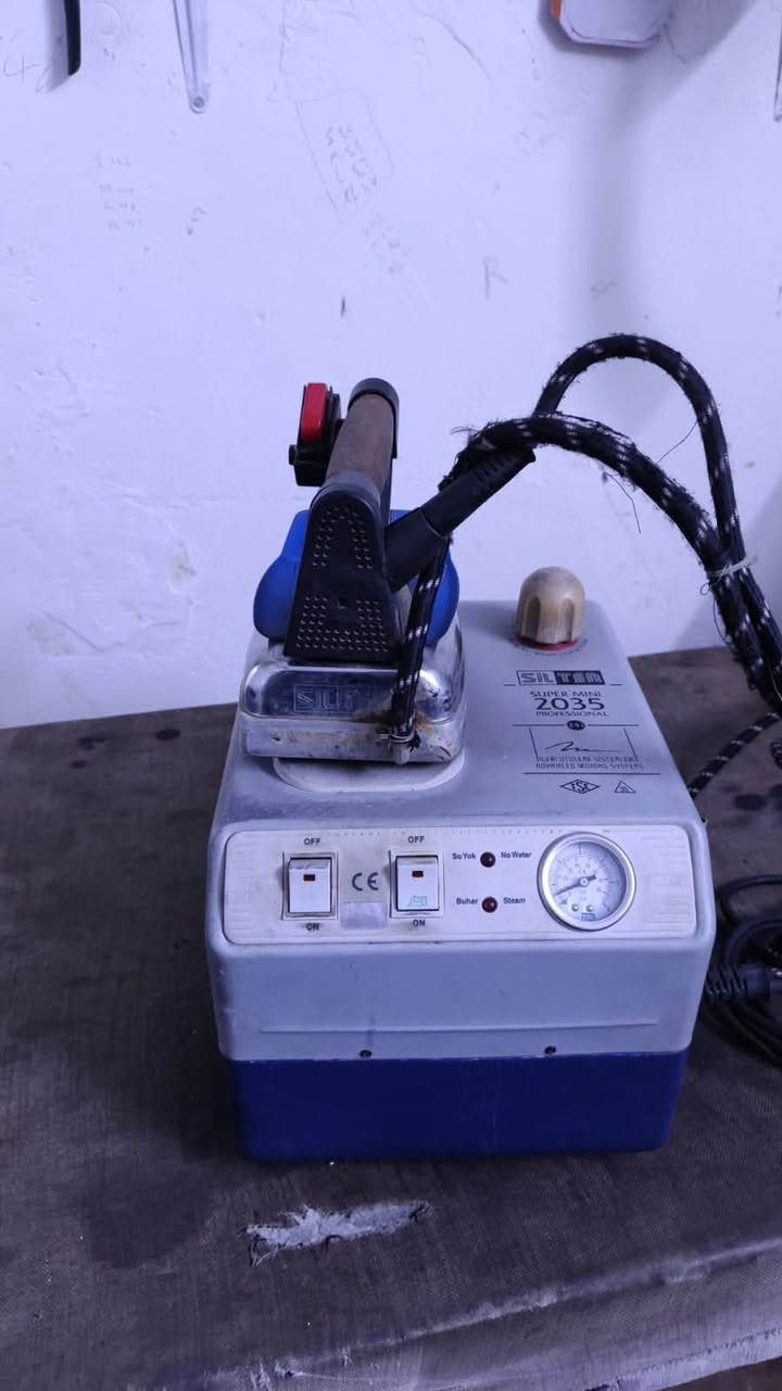 : اوتي بخار صناعي ماركة SILTER تركي أصلي 
النوع: SILTER SUPER MINI 2035 PROFESSIONAL  
الصناعة: تركي أصلي 🇹🇷  
السعة: 3.5 لتر  — للبيع السعر ١٨٠ الف
