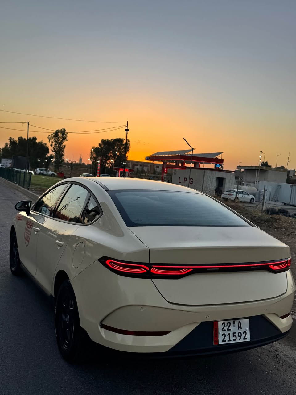 Byd Quin plus taxi 2025 
وەجبەی یەکەمی byd رەنگی سپی کردیتمە تەکسی 
هەموو شتەکی بیلادی لەگەڵە لە سفری شەریکەیەوە لای خۆمە 
60 km ڕۆشتووە 
زۆۆر خاوێن و بە خزمەت بووە لام تەنها یەک چاملغی پشتەوە لای سایەقی ساردە کوتە باقی هەموو گیانی بە شەرت 
نرخی داوای 163 دەکەم و مەجالەکی کەمی برایەنەی تێدایە 
شوێن هەولێر 
مۆبایل *********** أربيل, العراق
