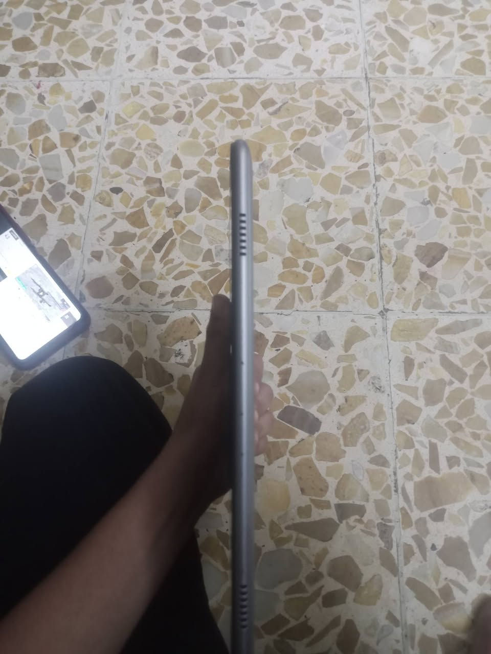 سلام عليكم شباب عدي هذا الايباد ماعرف إسمه أريد تبيعه نضيف وجديد وذاكرته 64 وبي خلل بل نضام يكلف 10 تلاف واني اريد ابيعه شحن سريع وبطاريه جديده واريده 30 بي مجال بسيط وهذا رقمي للتواصل *********** متواجد واتساب وبخدمتكم
