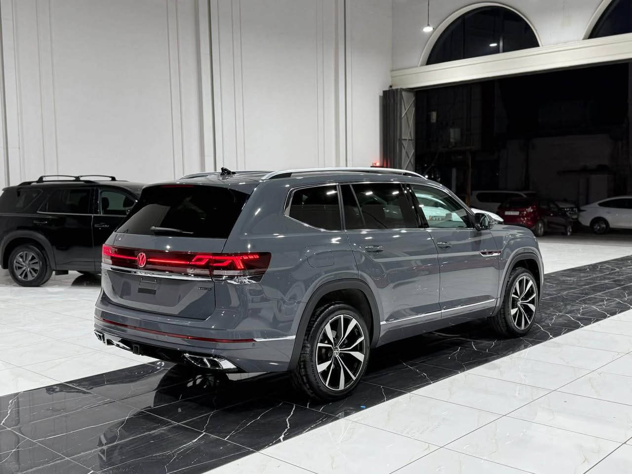 Volkswagen Atlas SEL Premium R-Line 2025
‎عداد المسافة : 11 الف مایل 
‎السیارة کلین تایتل بدون صبغ و تبدیل 
‎فاملي ٧ راکب 
‎لون سمنتي اعلی لون ب اطلس 

‎اعلی المواصفات  SEL premium Rline 1/1 :
‎سقف بانوراما
‎داتاشو 
‎بصمة تشغيل
‎بصمة أبواب
‎تشغيل عن بعد (Remote Start)
‎صندوق شفط كهربائي
‎رادار أمامي (تحديد مسار)
‎رادار جانبي (نقاط عمياء)
‎رادار خلفي (تحذير من الاصطدام)
‎كاميرات محيطية 360°
‎سستم سماعات FENDER
‎تحكم وضعيات القيادة Drive Modes 
‎اوتو بارك Auto Park
‎تبريد مركزي لمس
‎كشنات ميموري
‎كشنات جلد
‎کشن تدفئة و تبرید
‎هاند بريك بصمة
Android Auto 
Apple Car Play 
‎مانع انزلاق+ABS
‎شاشة كبيرة لمس
‎حساسات خلفية+ كاميرا 
‎تحكمات استيرن
‎اوتو ستارت Auto start 
‎اوتو ستوب Auto Stop 
‎وبقية المواصفات المعروفة
‎‏‎ 
‎مکان سیارة اربیل
‎‏‎سیارة بدون رقم تترقم شمالي 
‎‏‎‏‎للاتصال والاستفسار
‎☎️*********** اسیاسیل
‎کورك *********** ☎️
