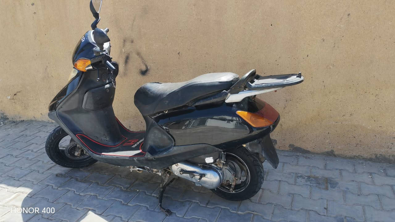 السلام عليكم
دراجه سبيسي للبيع ماليزي 
تجفيد جديد ع سحك بعدهي 
السعر 450ؤبيهه مجال قليل 
العنؤان كؤت دجيلي 
رجااء مؤ شرراااي لايتعبني 
اتصال ع رقم 
***********

نص مكتوب في الصور:
- HONOR 400