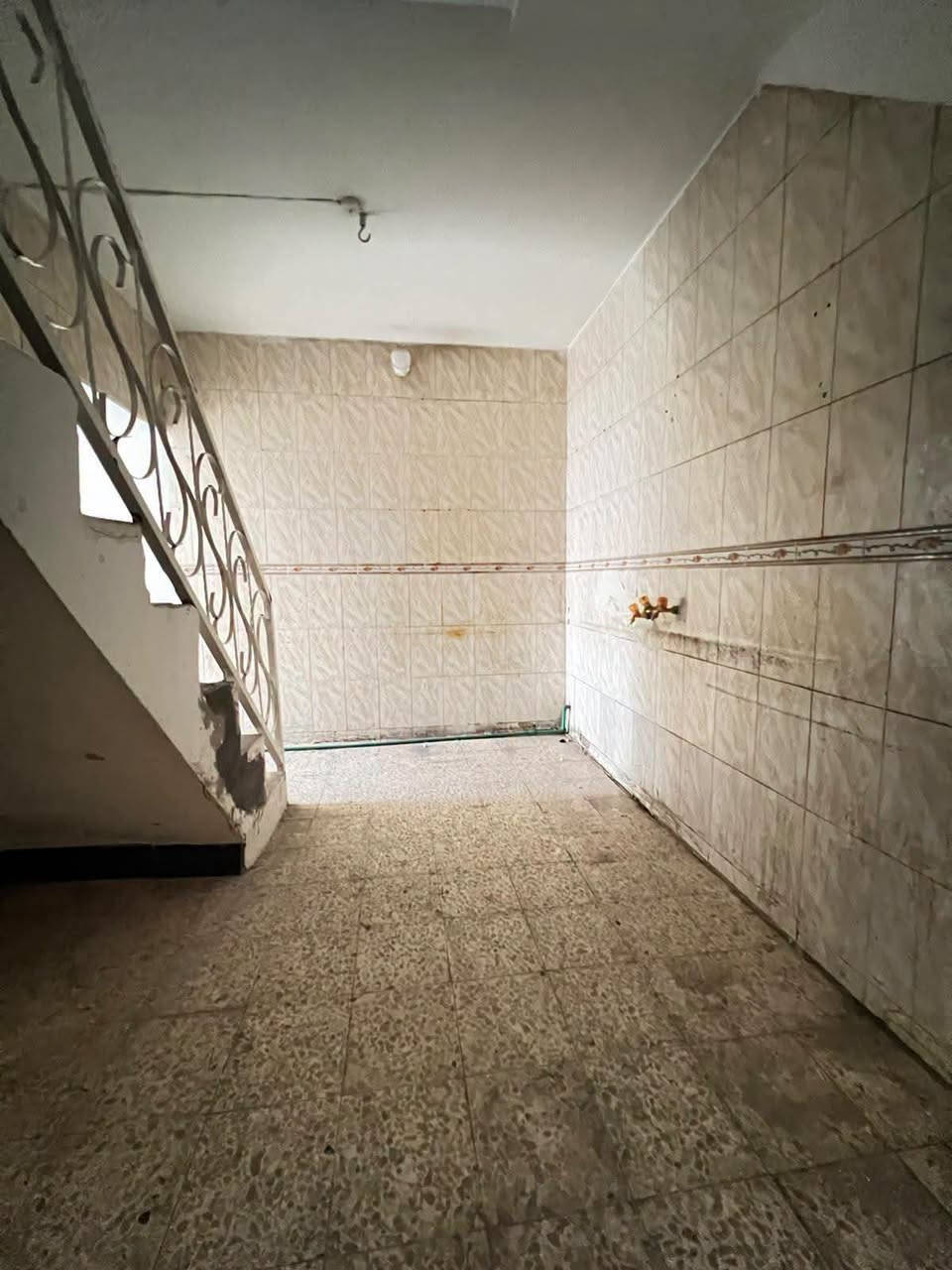 النجف حي ميسان • ١٠٠م • غرفة وصالة