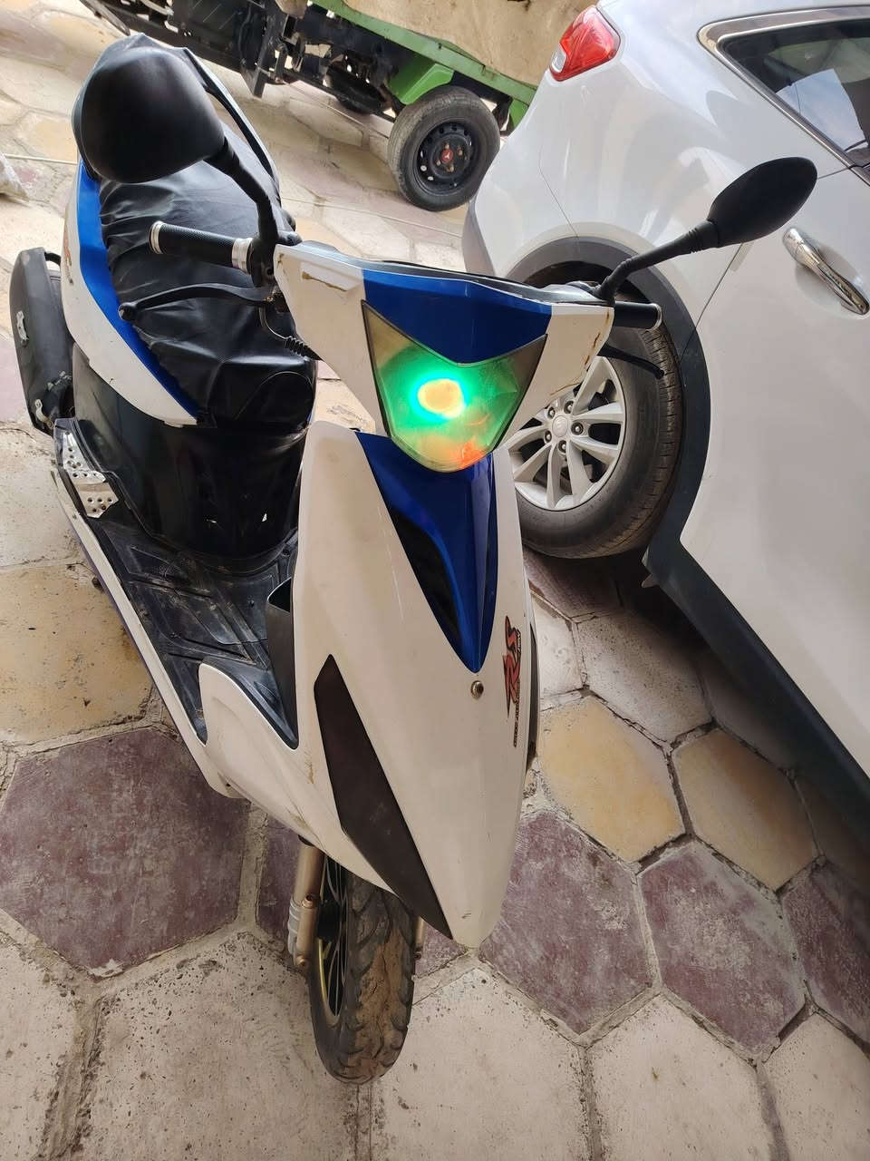 ماكس ثعلب • سلف • بطارية