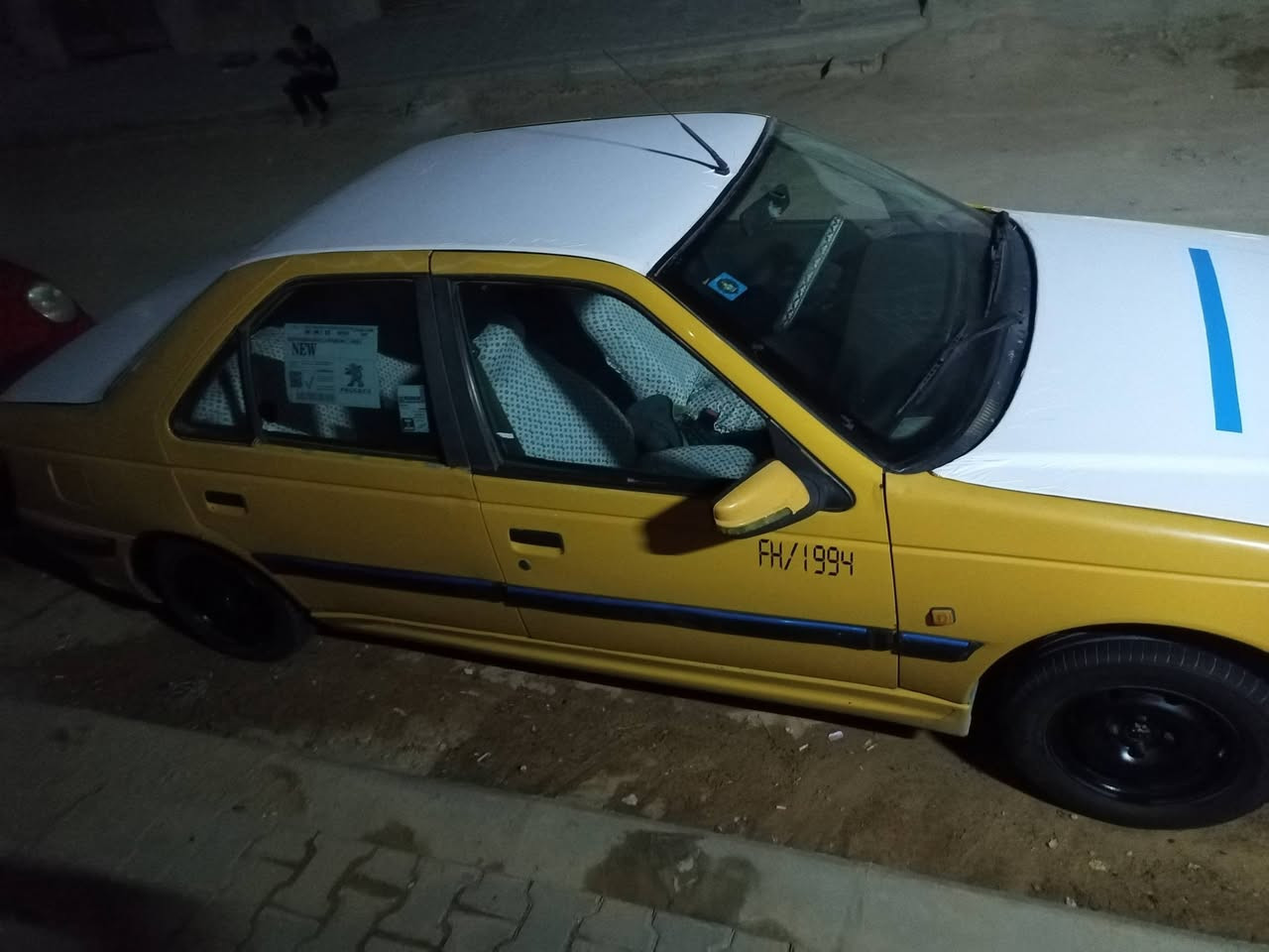 سلام عليكم بيجو بارص مديل ٢٠١٥ رقم انكليزي بسمي مصفره هيئه وغرامات بيه ضربه من الخلف مراوس بيع ٣٥ وبيه مجال ***********
