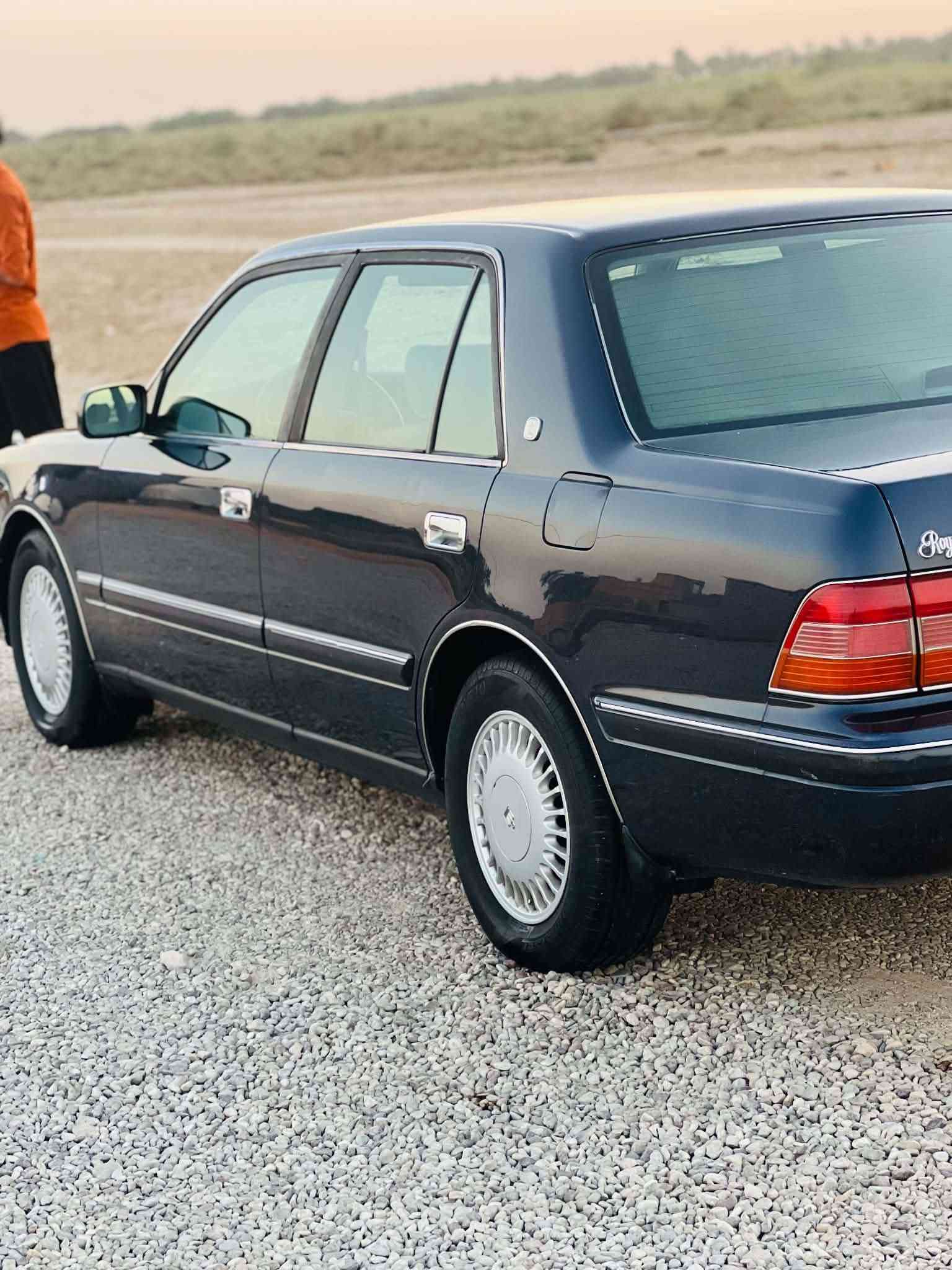 السلام عليكم 
للبيع 
كفاله عامه 
كراون راس الثور تكم محور ايسر 
موديل : 1998
السنويه : بسمي مداور ثاني يوم رقم انكليزي انبار لغاية 2028 
 جاهزه علئ اخر حبايه ما نقصه برغي مكينه وكير كفاله  وحداديه وتخم تاير جدد 
السياره احله من الصور بهواي تجي وتشوف بعينك 
العنوان : ناصريه سوق الشيوخ 
السعر : 120 وبيه مجال بسيط 
الهاتف : ***********‬‏
