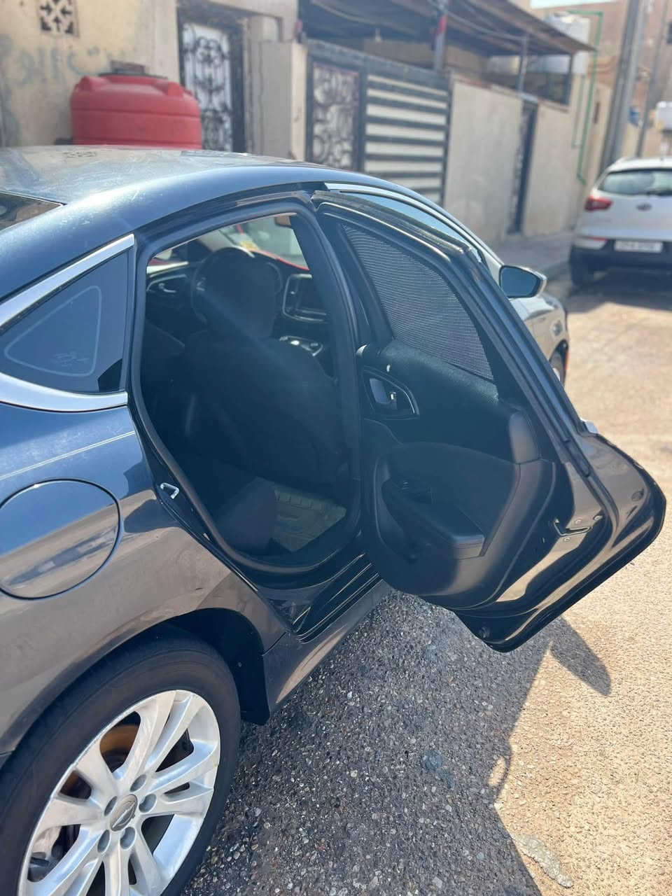 للبيع او مراوس حسب الرغبة 
  كرايسلر C200 مديل 16 
محرك 4 سلندر 2400 
رقم بصرة الجديد تحويل مباشر
بدون حادث نسبة غرق مياه امطار تعمل وتسير
رقم الشاصي بلصور موجود وشوف تقريرها 
بيها دحكات بسيطة بلبدي لاحضهن بلصور 
واني لاسق فابلون ما صلحتهن ع وضعهن. حدادية ٨٠٪؜ 
محرك جديد گير دواخل و شواصي 
ولغود كفالة
السيارة بدون ضرر ايرباك 
الكيلو متر واصل ١٩٠ 
مواصفات 💥💥
شاشة كبيرة 
فتحة سقف 
اللون مو اسود رصاصي رمادي لامع
كرسي السايق كهربائي
تحكم ستيرن جهتين
مثبت سرعة 
كامرة خلفية دوارة 
منظومة زنون 
تبريد ثلج  
كير 9 نمر 
صرفية الوقود جداً قليله 
السعر 105 و بيها مجال 
مكان السيارة البصرة الأمن الداخلي 
                                             ***********
