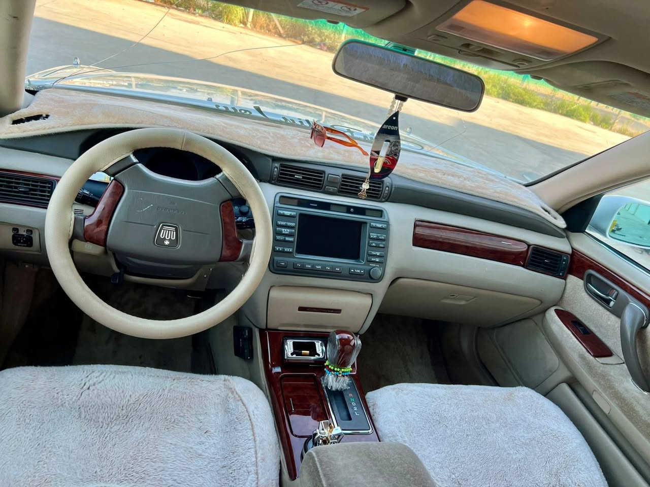 مەلیکە موس موس 
مودیل 2003
دیفۆری بچووک
دەشبڵ سەر و ژێر نەجەف عارف عیساوی بێ شوحتی لۆک 
4 تایەر ویلی لۆک لە 
پێش و پشت ئەبو عیون
تەبەریت سارد و گەرم بەستراوە 
سێرڤس کامل کراوە
نمونە لە جوانی 
کۆدی بۆ کراوە 
گێر و مکینە و ئەکسل بە شەرتی 100 فیتەر
سعری 55 گڵا و مەجالێکی برایانە
ژم..***********

