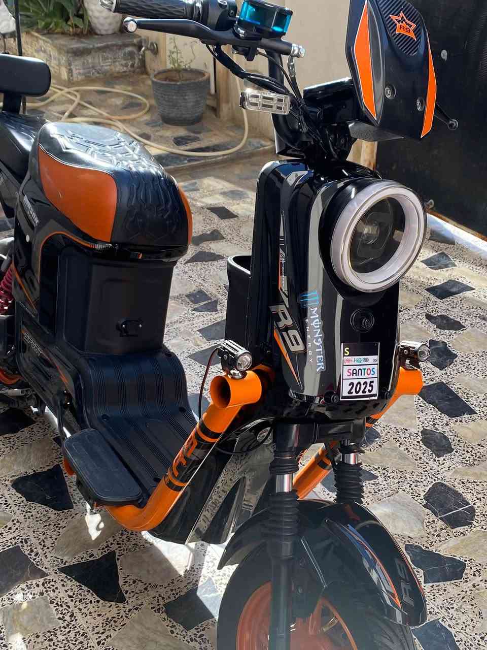 R9 • نظيف • بطاريات