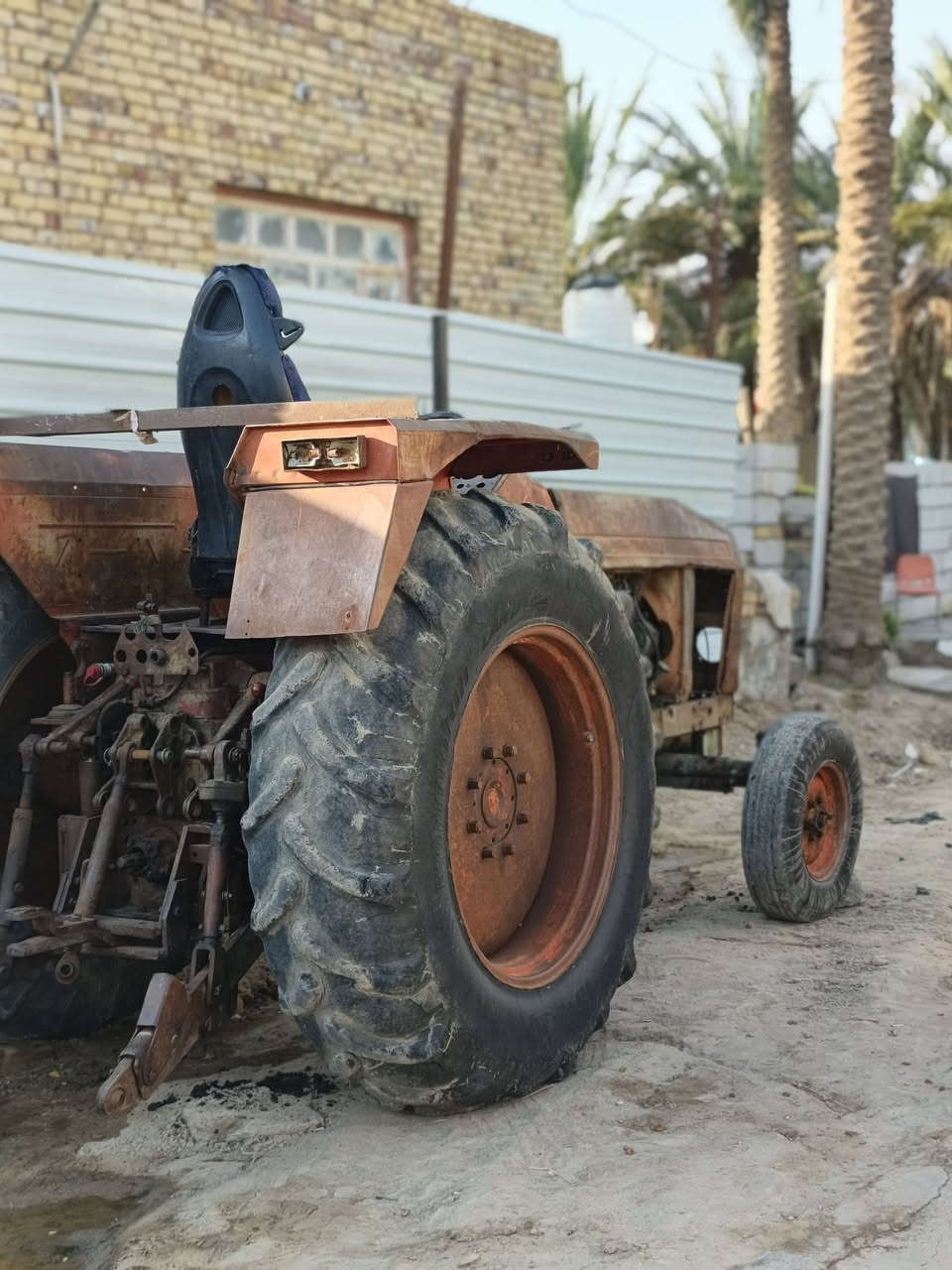 للبيع عنتر٨١ احدب مكفوله  محرك كير اكسن جهاز شركه بلاد باور ستيرن فيات السعر ٤٥٠٠ العنوان الديوانية المركز  ***********
