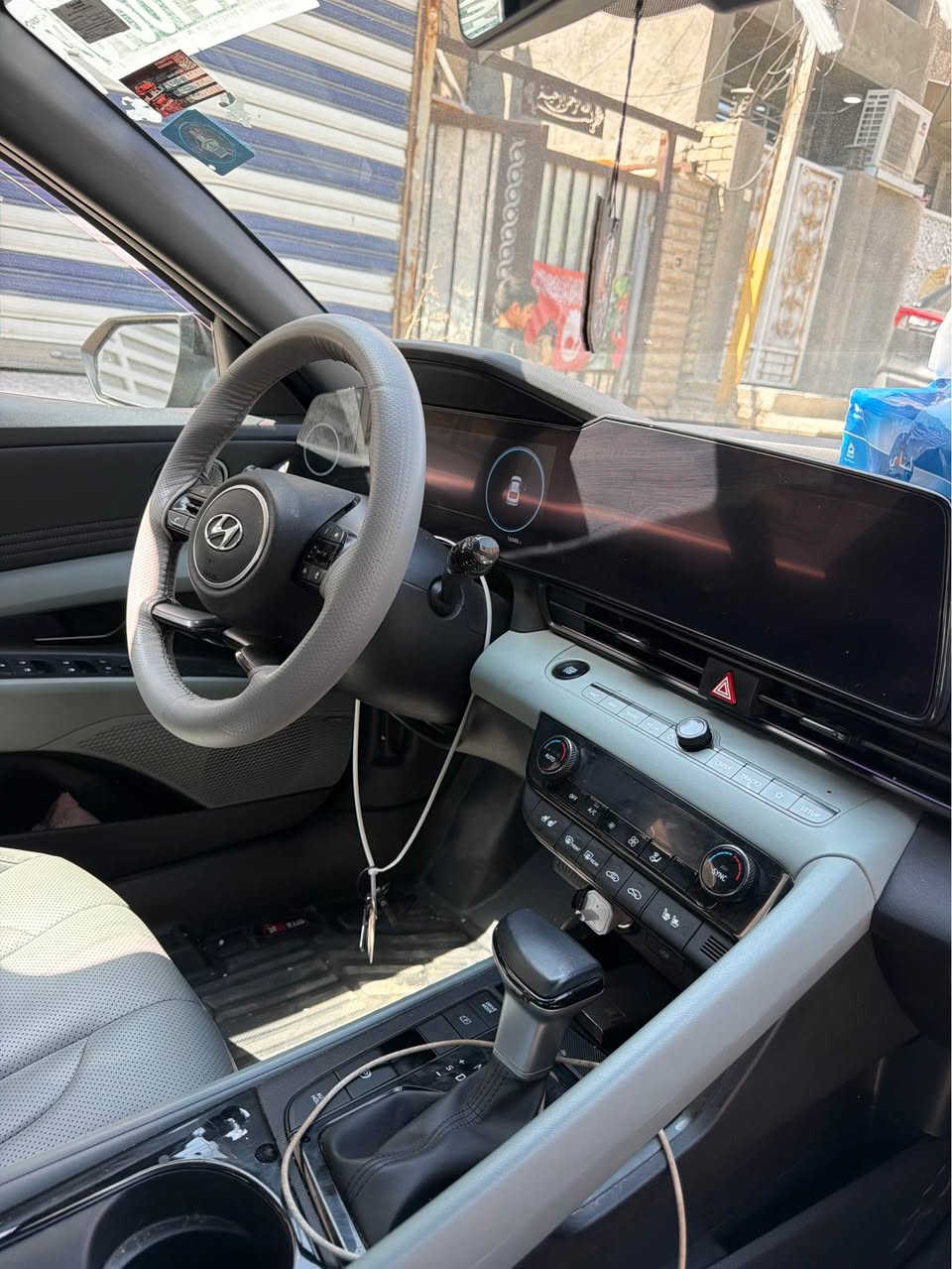 النتره هايبرد ٢٠٢٥ ماشيه ١٧,٠٠٠m  فول موصفات جديده السياره وحادثها جدا بصيط 
*********** بغداد, العراق

