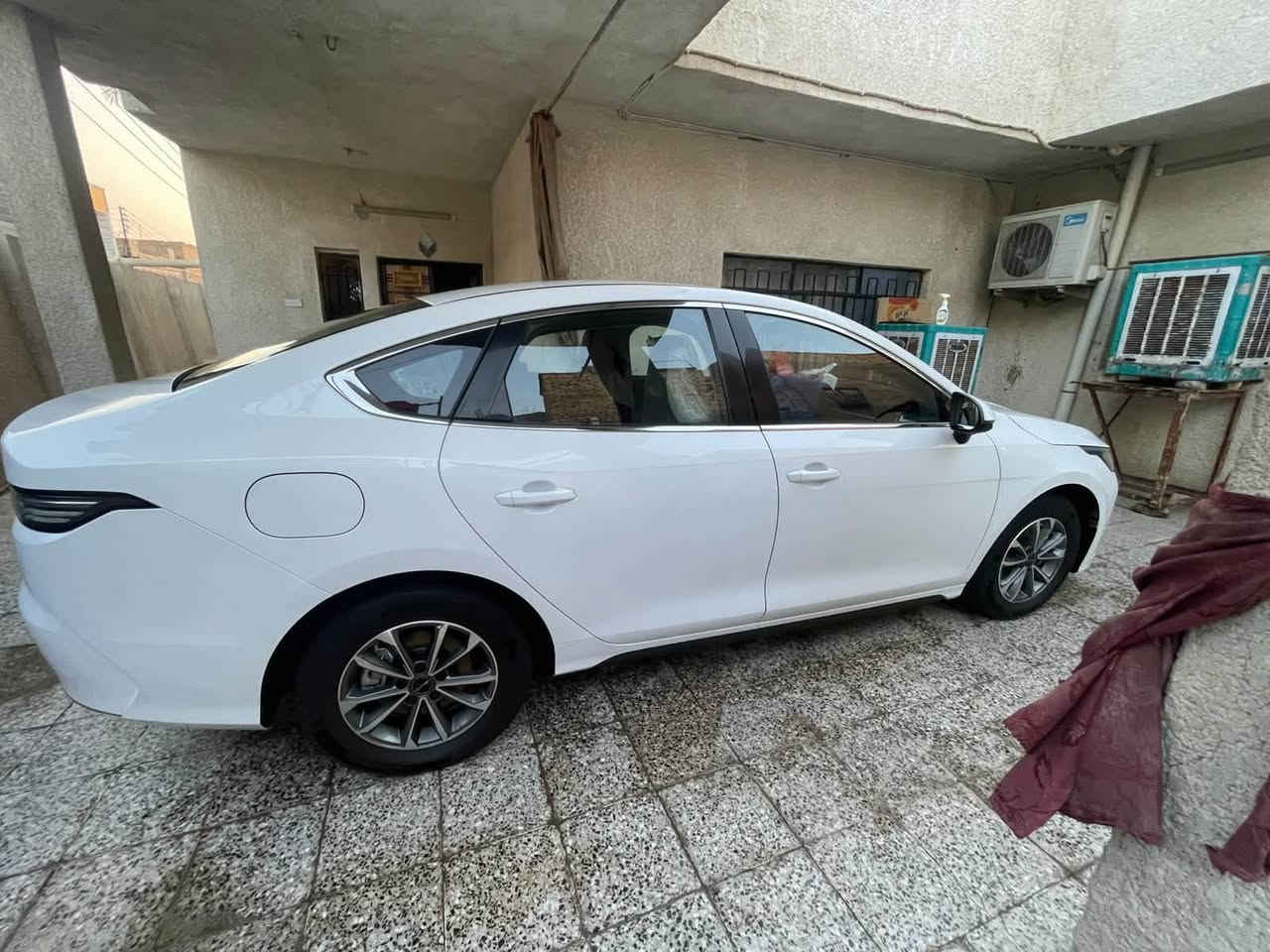 ديستروير  موديل 25 ماشيه 40 الف  بيها رصعتين وحده بالباب الخلف الساق وحده بالجنطه 

الارضيا والجنطه مغلفات جلد 
الكشنات مغلفه لايلون
 السعر 21 وبيهه مجال مكلف بالنشر اتصال فقط
***********
