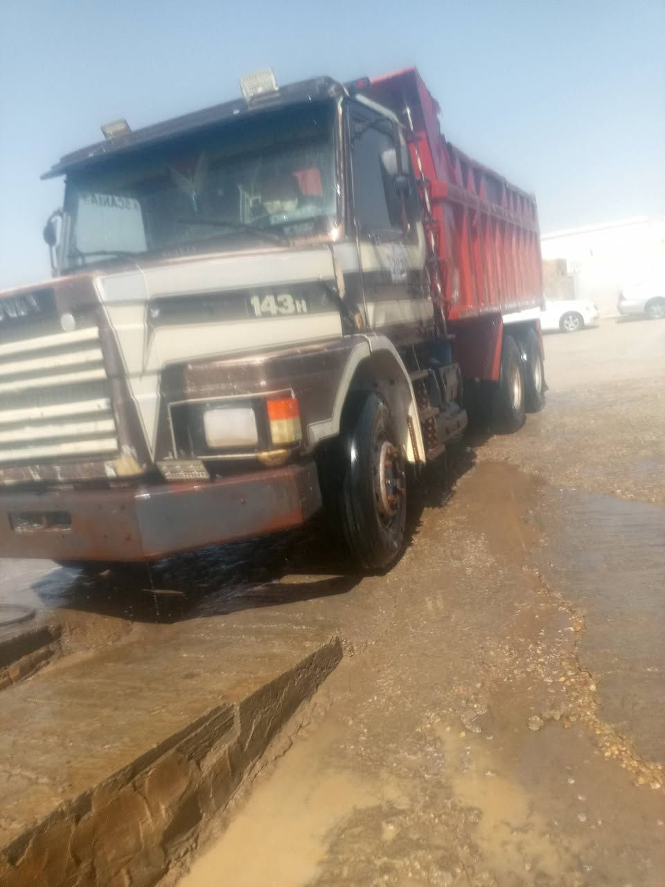 سلام عليكم 
سكانيا البيع 113 سياره جديده المكينه وكير جدد  مجموعه 19كتر رقم بصره مشروع وطني العنوان ناصريه الغراف 
رقم الهاتف ***********
