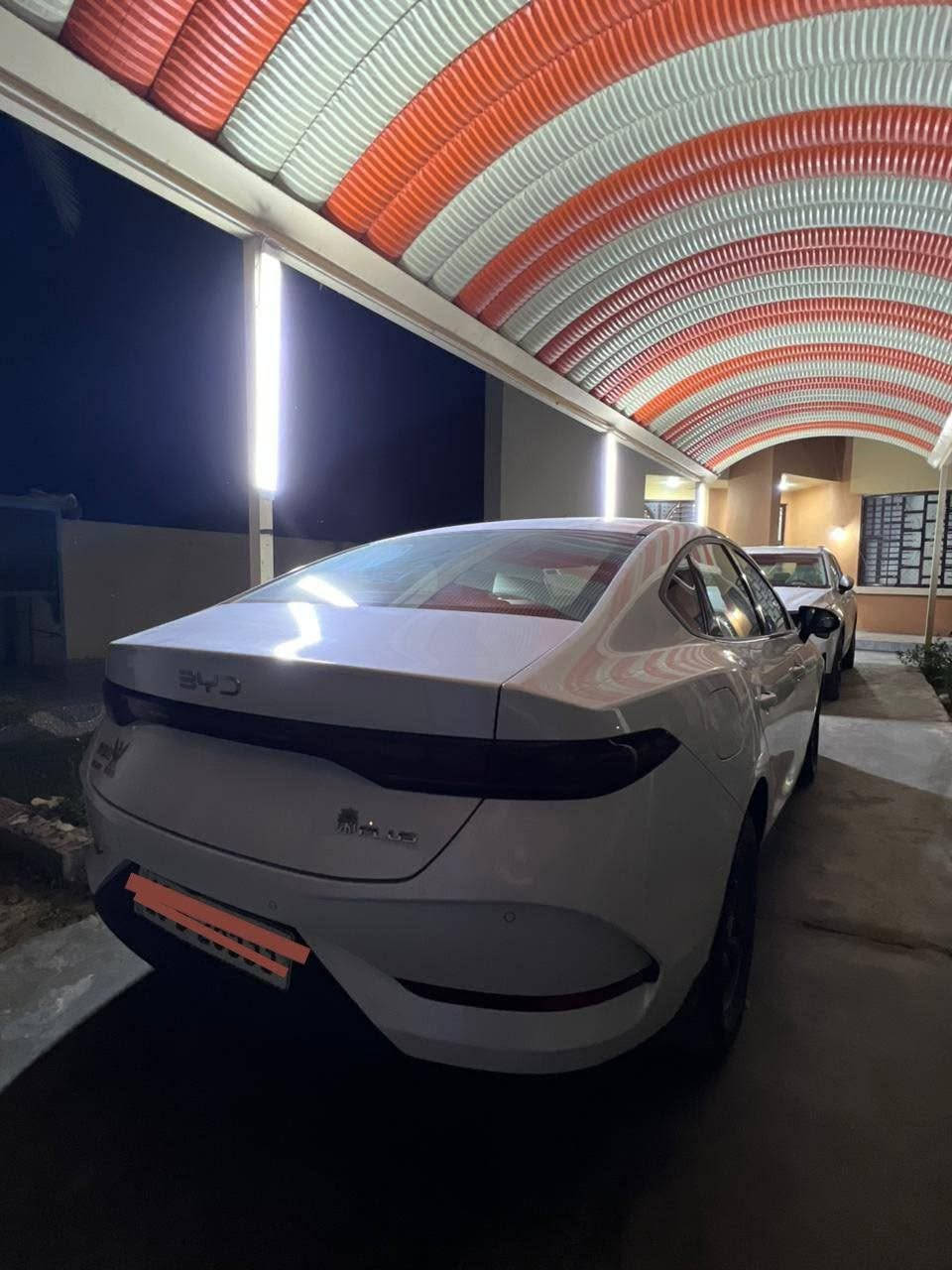 للبيع BYD كن بلاص
سنة الصنع : 2025
عداد المسافة الكلي :- ماشيه 32000 كم 
مكفوله من تبديل ضربه بارد صبغ ((بيها تكحيل شخطين 
بيها رصعه بجاملغ الامامي بسيطه وشخط بدعاميه الخلفيه موضحات بل صوره)) 
داخل ابيض كامل  كل ملحقاتها
وبقية المواصفات الاساسية المعروفة
السعر: 18/900 مليون وبيها مجال 
العنوان :- بابل الاسكندريه 
للاستفسار : ***********
