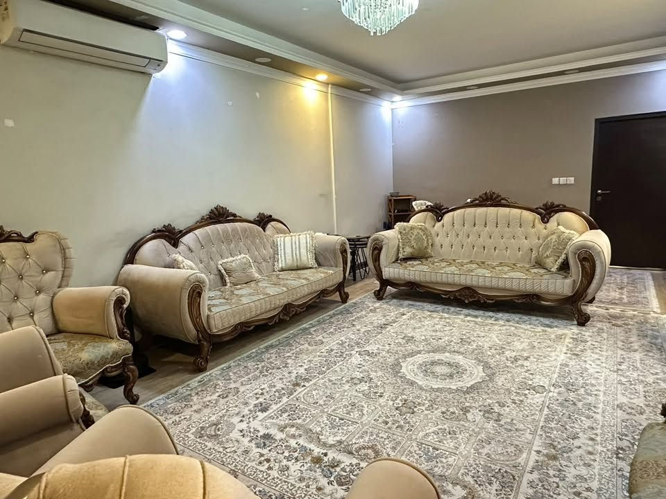 تخم عشر نفرات
ماخذه ب ٢٠ ورقة 
رايده مليون و ميتين
***********
كراده داخل
