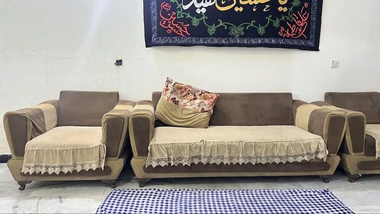 تخم 10مقاعد مع الكوشات سعره 150 وبي مجال مكانه كوت جديده اي استفسار الاتصال *********** دهل اوران, واسط
