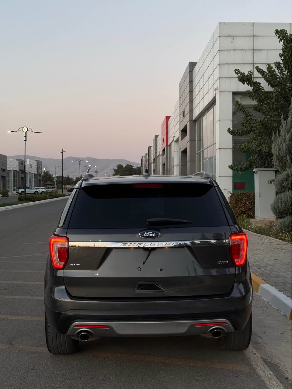 Ford exploler XLT full 
فۆرد ئێکسپلۆر xltفوول مواصفات

پانۆرامە/٣شاشە /شاشە گەورە/کوشن جڵد/کوشن سارد و گەرم/کوشن خەزن/سنوق شەفت/بەصمە/حاسە/دەبڵ ئەکسل/لایت ئۆتۆ/فڵچە ئۆتۆ/سەماعە سینک/زۆر مواصەفاتی تر

سەیارەکە ٣ پارچەی بۆیاخە قرچێکی بچووکی هەیە هەموو گیانی بشەرت گێر مەکینە پێش و دوا هەموو لە یەک دیناری کەم نیە
مەکینە و گێری نەکراوەتەوە

نرخ ١٤٥$مجال
***********
*********** السليمانية, العراق
