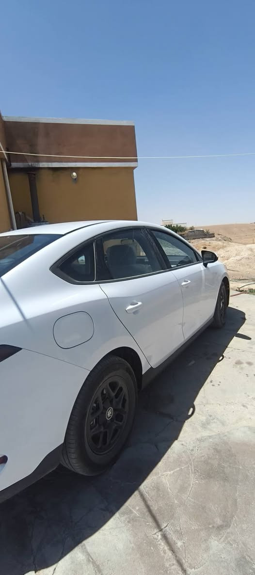 موجود كن بلاص  السياره على وضع الشركه بيه رصعات فقط خفيفه السعر 18ونص  ***********
