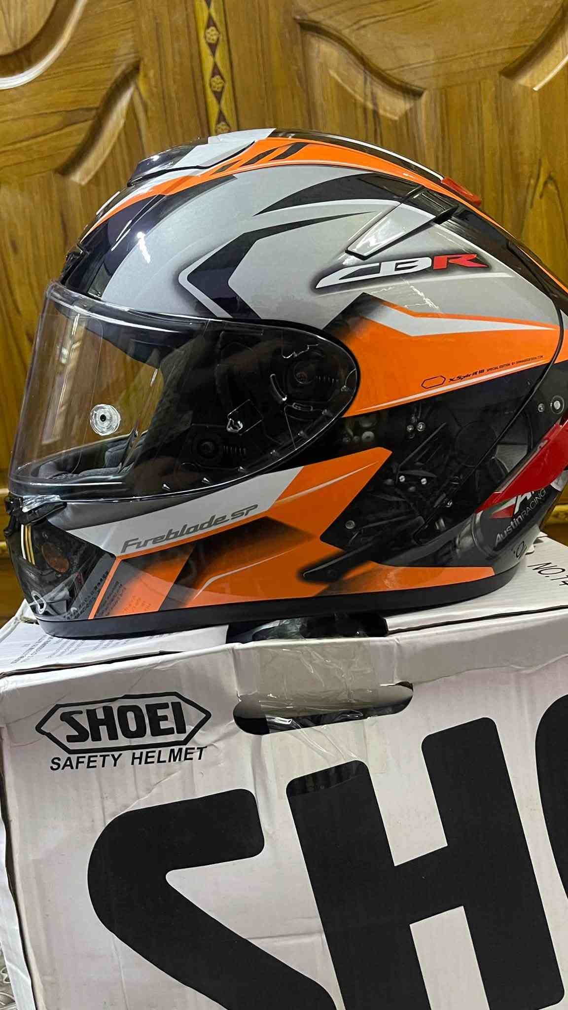 خوذة SHOEL
جامة شفافة
وزن خفيف 
نسخةHonda CBR
Shoei X-Fourteen نسخة خاصة
مخصصCustom Painting
قياس XL
***********
‎سعر 120مع التوصيل
