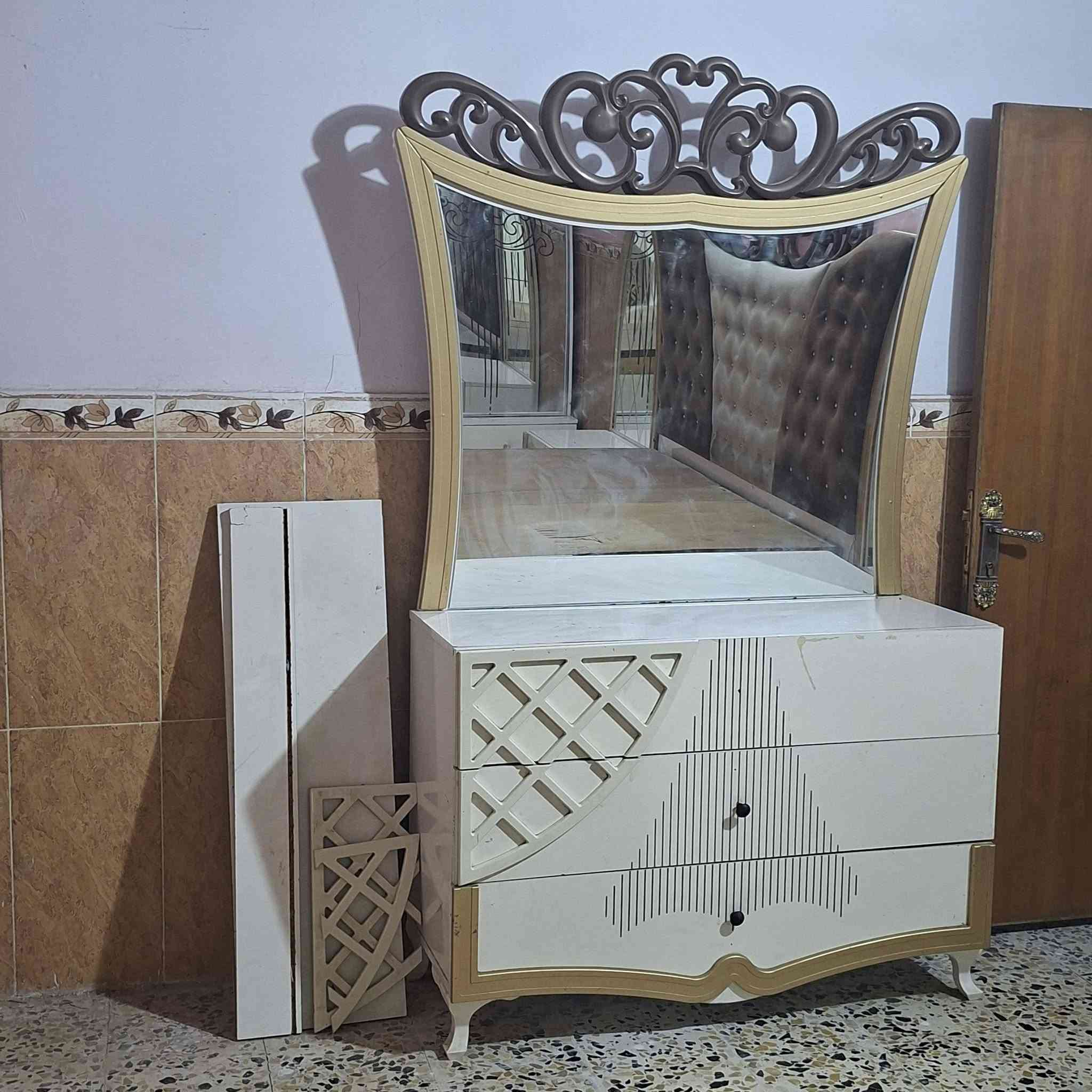 غرفه تركي درجه اولى 
للبيع 
بسعر ٥٥٠ الف 
***********
الموقع كربلاء الابراهيميه
