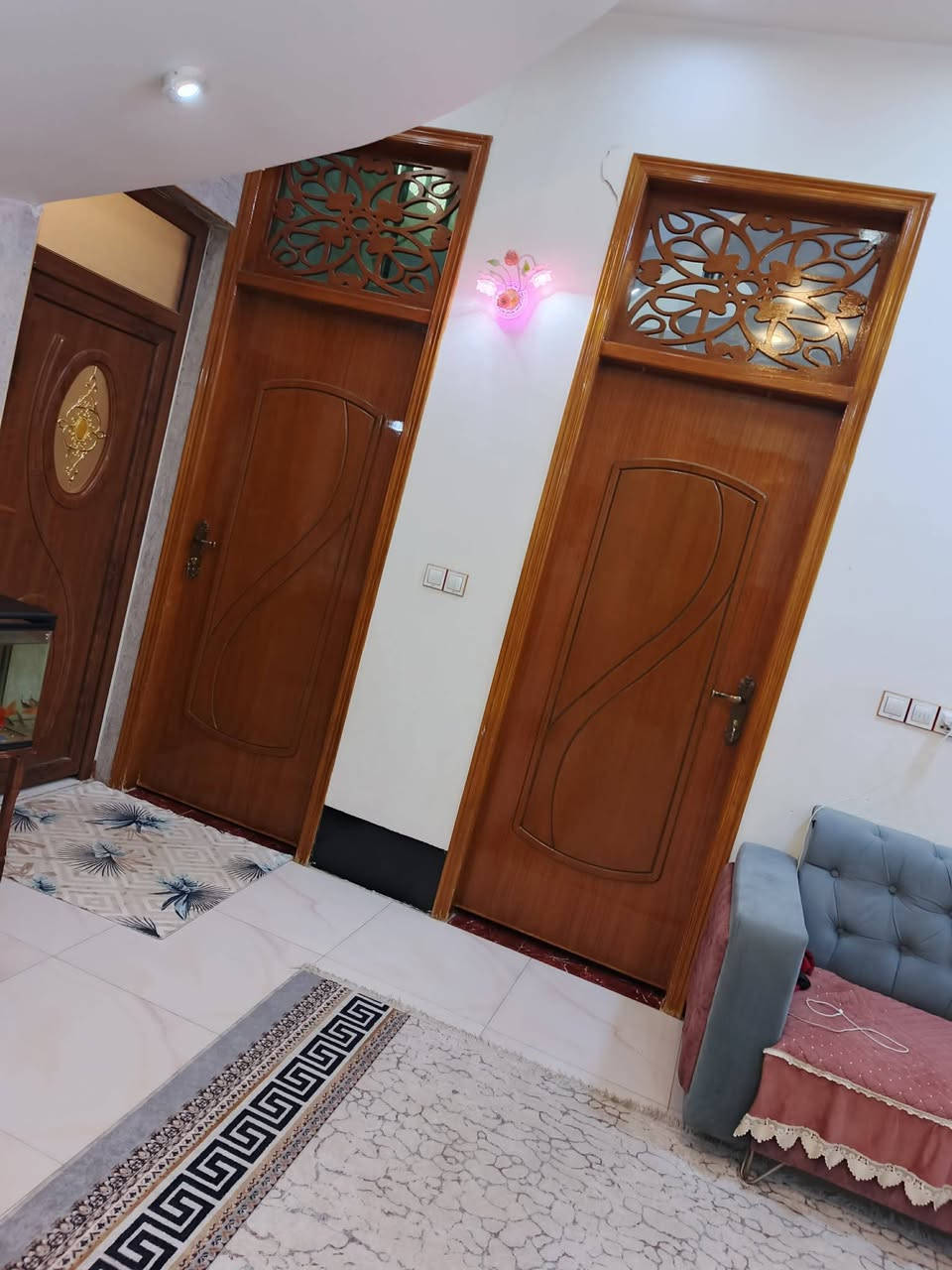 🏡 دار للبيع مطلوب أسكان
ملاحضه لمعرفة السعر اكتب تم 
 📝طابو ملك صرف 
📍 الموقع:الحولي. قرب أسواق بغداد 
وجه على متنزه، موقع مميز وهادئ
🔹 البناء: طابق واحد + الطابق الثاني صالة فقط
🔹 المساحة: 150م²
تفاصيل الدار: 
• غرفتين نوم
• صالة 
• استقبال 
• مطبخ
• صحيات داخلية وخارجية
• مناور عدد 2
• الطابق الثاني: صالة فقط
الغراض والمحتويات مع الدار: • 
3 سبالت: واحد كنتوري + 2 جداري
• تخم ديوان للصالة
• كاونتر طباخ
• منضدة وأوفن مع الكاونتر
• مغاسل
• غسالة
• فلتر ماء
للاستفسار مراجعة مكتب عالم العقار في الجمعية مقابل الإطفاء او الاتصال 
***********
***********
 #عندك_عقار_للبيع_فقط_راسلنا_اواتصل_وات_ساب
