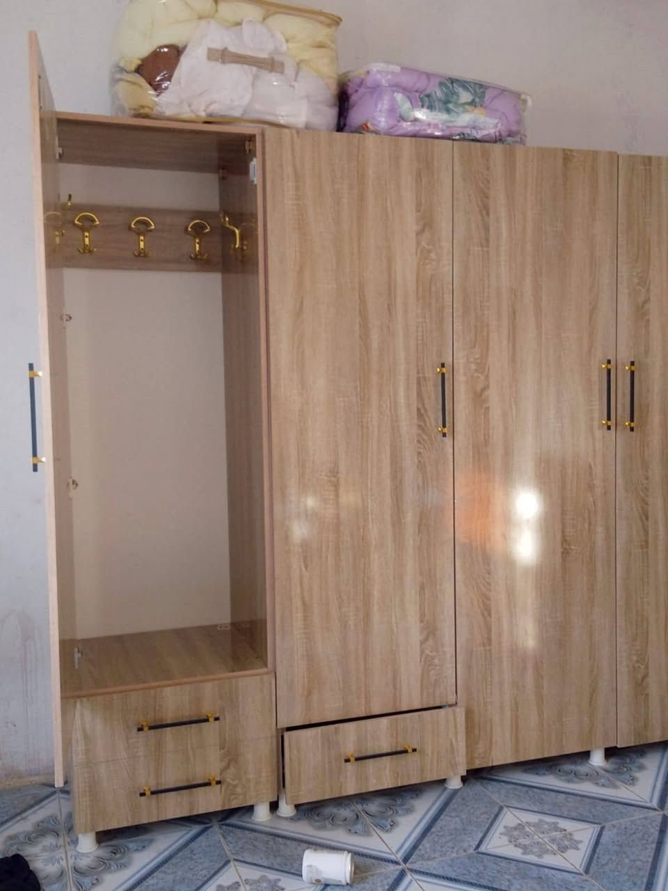 السلام عليكم غرفه للبيع تصميم تركي شغل عراقي ست قطع للاتصال ***********
