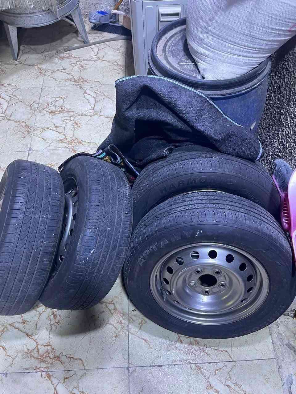 سلام عليكم تخم تاير١٥البيع العنوان البصره المعقل السعر 200بيهن مجال ***********
