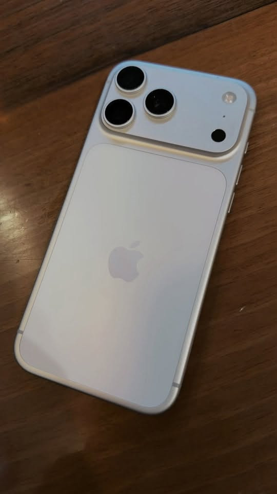 السلام عليكم 
 iPhone 17 Pro Max  أيسم  256

العنوان :بغداد/ الشعب 
السعر 1.830$ وبي مجال 

للتواصل واتساب، ***********

نص مكتوب في الصور:
- 11:37 4G حالة البطارية حالة البطارية تعمل بطارية iPhone هذه على النحو المتوقع حول البطارية والضمان... عادية الحد الأقصى للقدرة %١٠٠ هذا قياس لقدرة البطارية مقارنة بقدرتها عندما كانت جديدة. قد تتسبب القدرة المنخفضة بتقليل ساعات الاستخدام بين عملية الشحن والأخرى. عدد الدورات ۲۸ هذا هو عدد مرات استهلاك iPhone لققدرة البطارية لمعرفة المزيد... تاريخ التصنيع أيار ٢٠٢٣ أول استخدام آب ٢٠٢٣