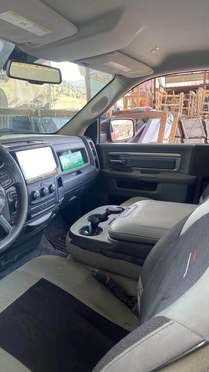 dodge ram classic 
دوج رام كلاسيك موديل 2019 محرك 6 بستن 
گه له ك پاكه گيرو مه كينه كهرباي هه مي شرت بي مسرفه سياره جديد  15 ورقه غرامه سه ر دي سعري اينن خار مشته ريبي تلفوني بكه  سعر 115 وه رقه 
رقم تلفون *********** زاخو, دهوك
