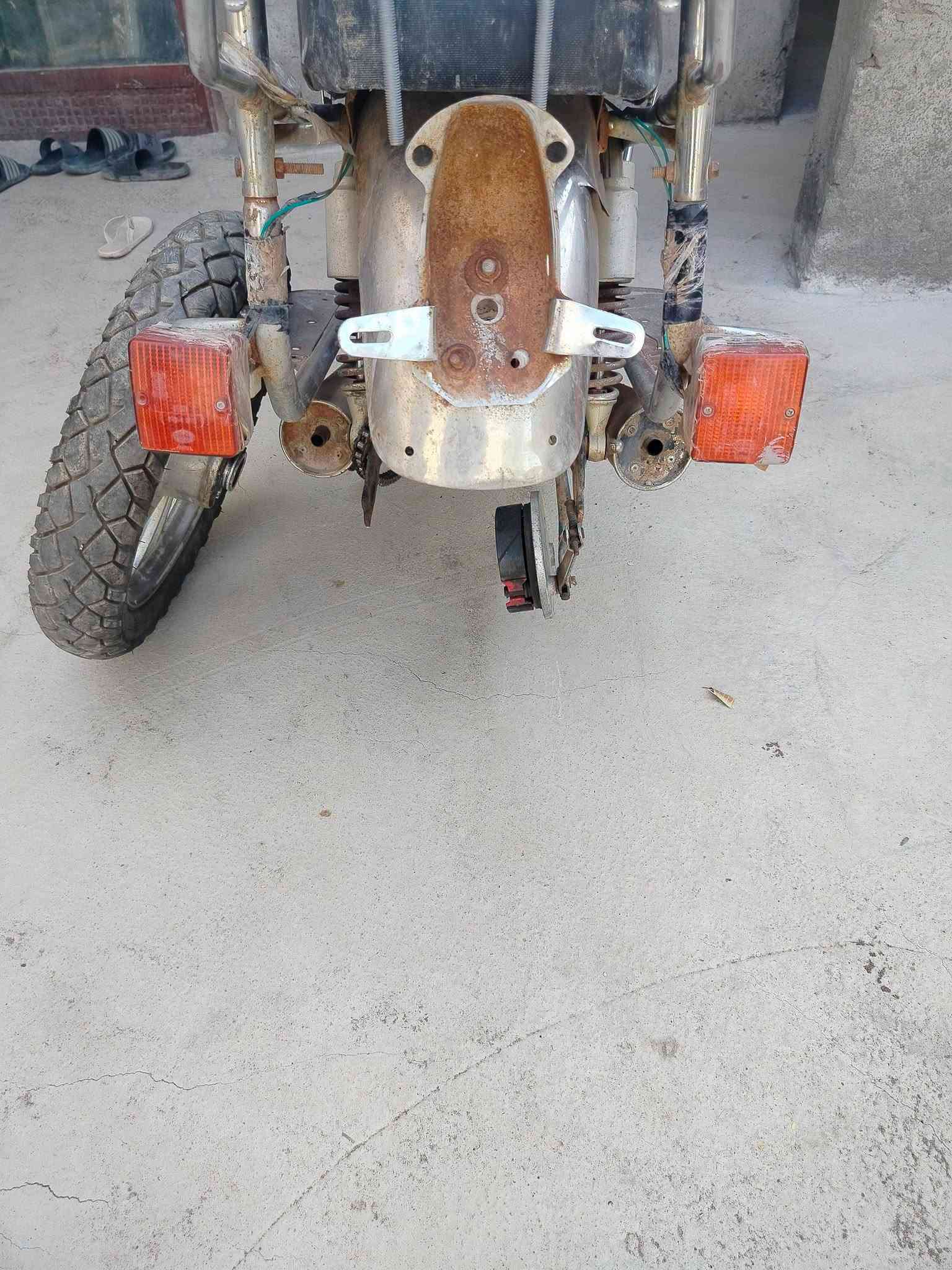 مكلف بلنشر دراجة جني دبل بلك. السعر. 150وبي مجال محرك ما مفتوح. تايرات جدد. يرادله. شغلات بسيطة هذا رقم صاحب الدراجة. خاص ماكو. لان موبايل صرصور. بس اتصال فقط  ‏‪***********‬‏  اوراق كامله
