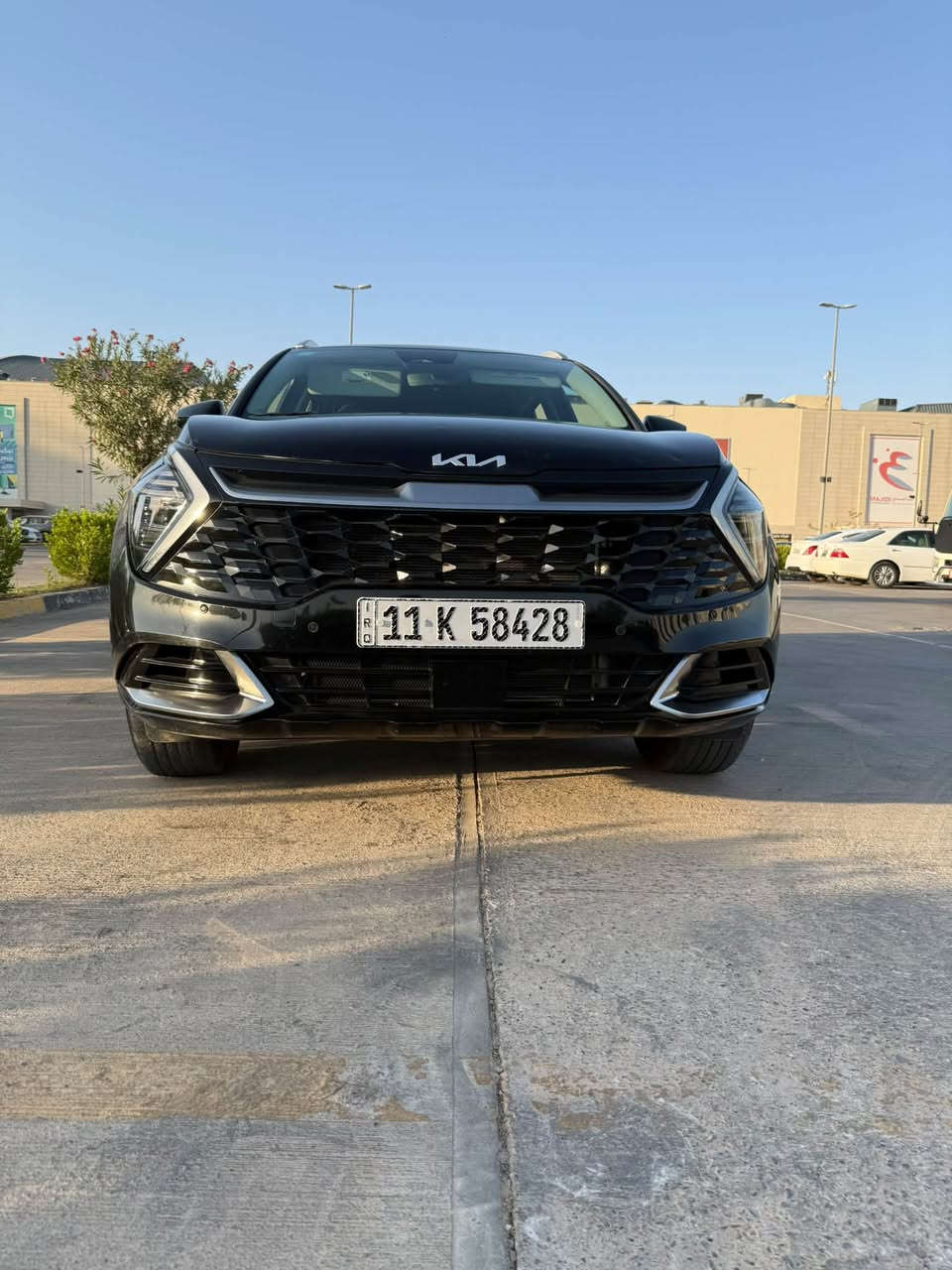 كيا سبورتج LX 2024
وارد امريكي ضرر فقط جاملغ بدون ايرباك

محرك 2500 تنفس طبيعي

دفع رباعي

ناقل حركة اوتماتيك 8 سرعات 

يحتوي على drive mode select

اوضاع القيادة (sport_smart_normal_snow)

   رادار امامي 

LED Headlights

LED Daytime Running Lights — DRL

 LED Tail Lights

 High Beam Assist

 مرايا خارجية كهربائية

    Color Touchscreen

 Wireless Apple CarPlay

 Wireless Android Auto

 عدادات رقمية 12.2 إنش LCD

 داخل العدادات توجد شاشة TFT بحجم 4.2 إنش

 قطعتين تبريد

    Cruise Control

 Electronic Parking Brake

شحن تايب سي ويو اس بي

 Remote Keyless Entry

المقاعد الامامية تدفئة

 قماش Cloth

 كرسي السائق يدوي 6 اتجاهات

 ارتفاع كرسي السائق قابل للتعديل

 كرسي الراكب الأمامي يدوي 4 اتجاهات

 المقاعد الخلفية 60/40

 المقاعد الخلفية قابلة للطي والانحناء.

    Forward Collision-Avoidance Assist

    نظام تجنب الاصطدام الأمامي

    يتعرف على السيارات والمشاة وراكبي الدراجات.

Lane Keeping Assist

    المحافظة على المسار.

Lane Following Assist

    متابعة المسار والمساعدة بالتوجيه.

Lane Departure Warning

   تحذير مغادرة المسار.

Driver Attention Warning

   تنبيه انتباه السائق.

Rear Occupant Alert

    تنبيه وجود شخص/شيء بالمقاعد الخلفية.

Rear Parking Distance Warning

    حساسات خلفية.

Rear View Monitor

    كاميرا خلفية مع خطوط توجيه.

ABS

 Traction Control

 Stability Control

 Hill-Start Assist

 Hill Descent Control

 فرامل قرصية على العجلات الأربع

 فرامل كهربائية Electronic Parking Brake.

السيارة مكانهة سليمانية 

السعر195 

***********
