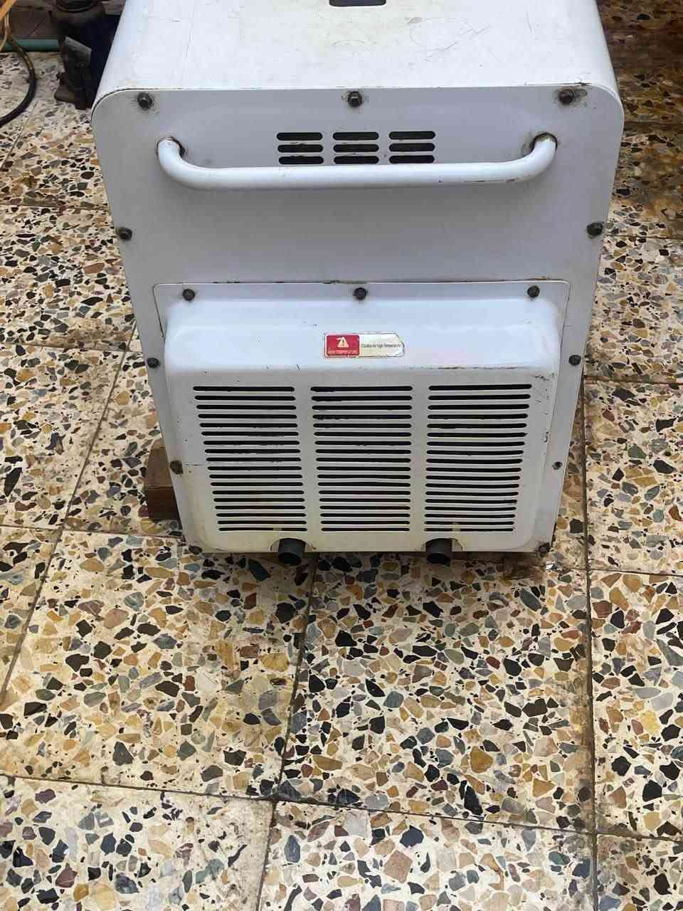 سلام عليكم
مولده البيع ومستعجل عله بيعته 
 (20) انبير 
نضيف 
تشتغل بس ما تولد كهرباء 
وما داخله تصليح 
العنوان : البصره 
الرقم بس واتساب : ***********
