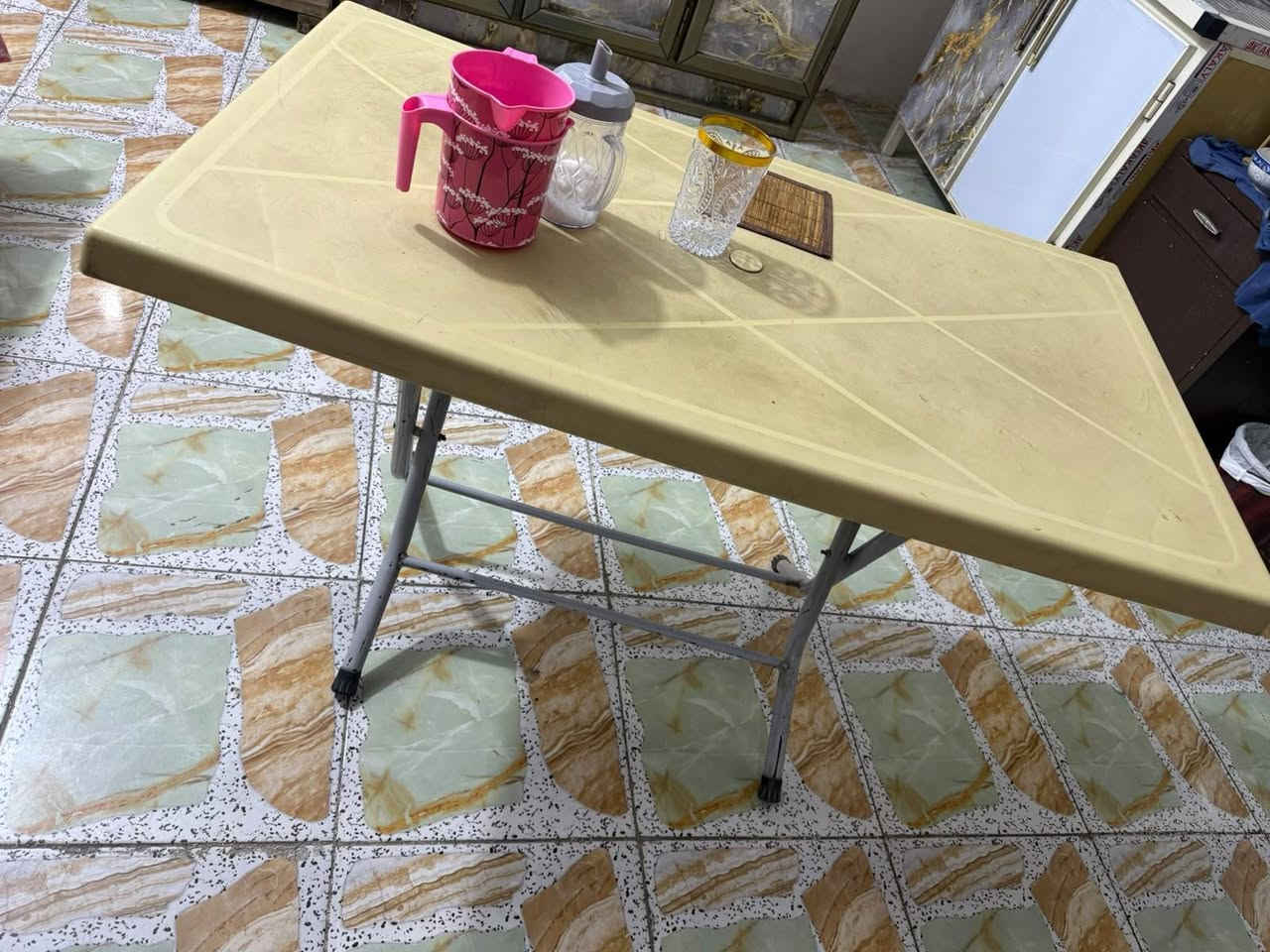 للبيع • غرفة نوم