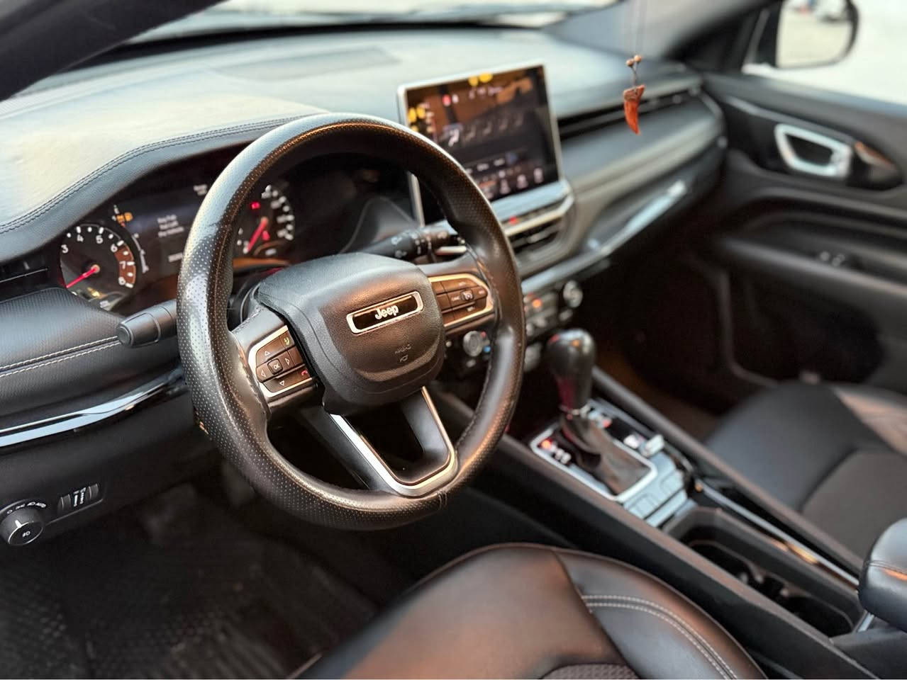 بسم الله الرحمن الرحيم 🤲

🚙 جيب كومپاس 2023 – بلاك تۆپ 🖤

🔹 بصمة
🔹 شخال
🔹 كاميرا + رادار + Auto Stop
🔹 دبل أكسل
🔹 ويل ڕەش بيلادي
🔹 پروجكتور + LED Light
🔹 مكينة 2.0 مرخوب و اقتصادي
🔹 چوار بستن
🔹 بونيت جەملەخي لاي سةكن بوياخة بئ ناوگرتن ١٠٠/١٠٠

رةقةم سلماني و بةناوي خومانةوةية

💰 نرخی: 147 ورەقە – مجال

📞 ***********
📞 *********** السليمانية, العراق

نص مكتوب في الصور:
- ***********