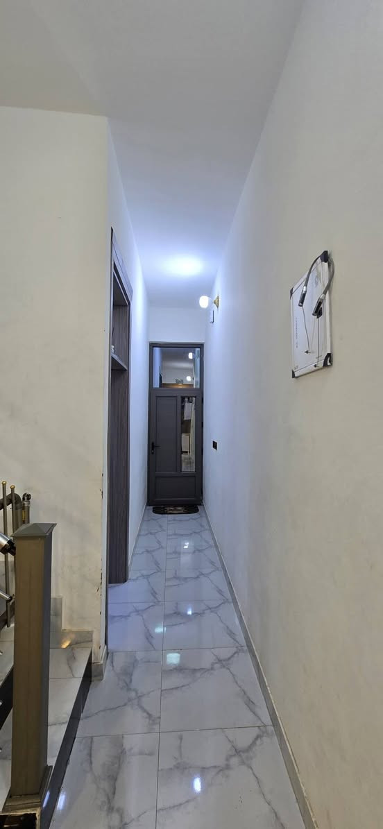 بيت جديد للبيع (بناء حديث وجاهز للسكن) 🏠
​المساحة: 100 متر (طابقين).
​الموقع: دور الزراعة الثالثه عله الشارع الرئسي الفرعي داخل المنطقة
​الملكية: طابو صرف زراعي، سند 25 (تحويل مباشر)
​الميزات: موقع مميز وقريب جداً من المدرسة مع توفر كافة الخدمات الأساسية (ماء، كهرباء، أسواق، وتبليط) ✨
​السعر: 88 مليون
بي مجال شي بسيط 
​📞 للاستفسار والمعاينة، يرجى الاتصال على الرقم: ***********
(أو المراسلة واتساب)
