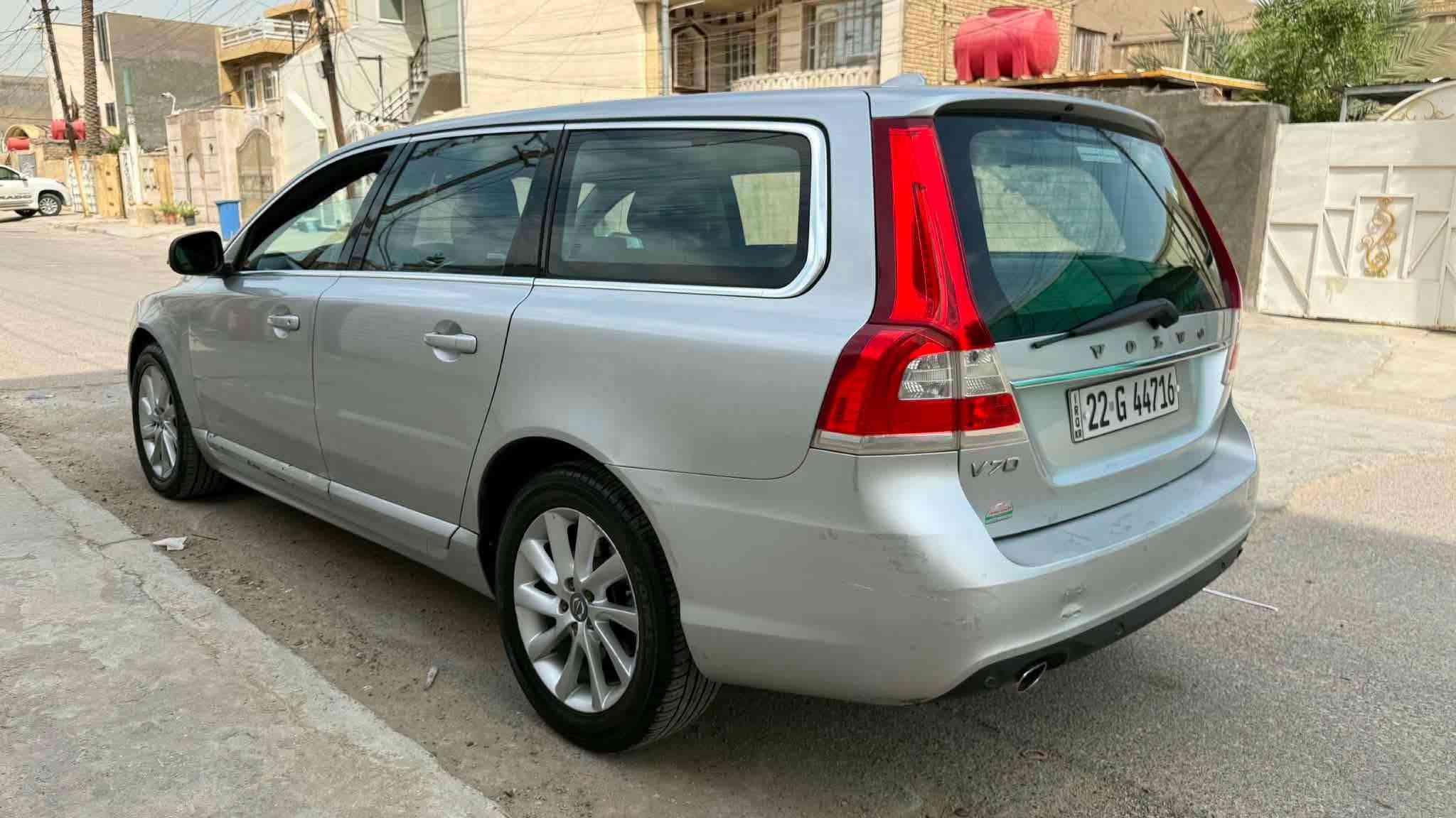 فالفو موديل 20016سيارة كفالة عامة ماشية شي قليل تبريد ثلج حدادة جديدة مكينة جديدة كير جديد سيارة كهربائيات شغالة سيارة فول مواصفات عنوان بغداد البياع سعر 93 رقم موبايل ***********
