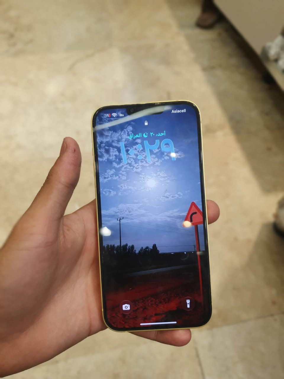 آيفون ١٤ بلس تك سيم كارت لون اصفر ١٢٨ مبدل بطاريه وراجع وتر بروف أنطيك بيه شرط ضد المآي رايده ٥٥٠ وبيه مجال للشراي ***********
