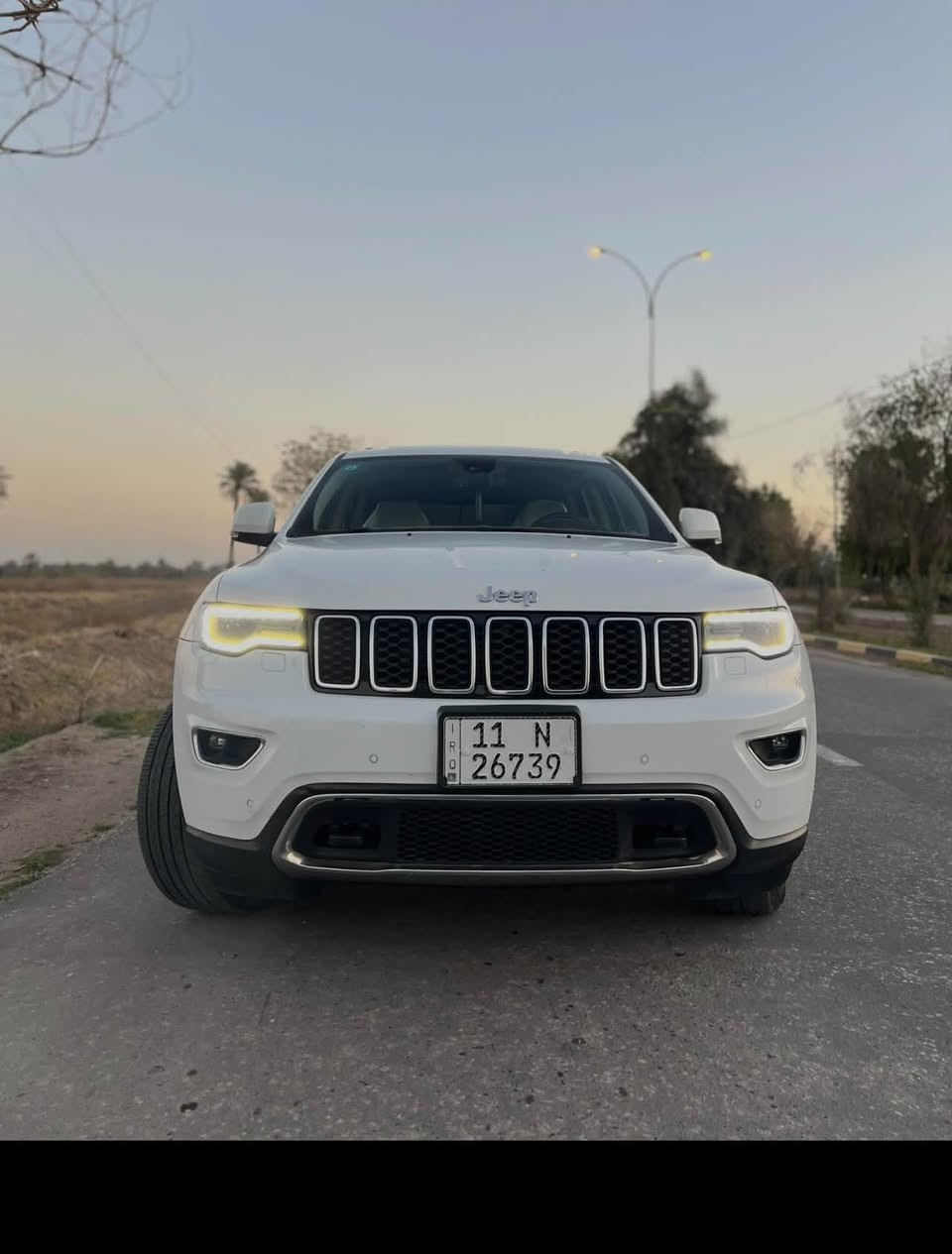 جيب لاريدو Jeep خليجي 2018
سيارة جديدة ومكفوله 
رقم وسنويه وهزه كله جديد باسمي 
ماشية /. 79. mil
فول مواصفات 
مكينة  V.6   3600
داخل جلد. وكشنات كهرباء 
حساسات خلفي امامي رادار توقف 
تسخين مرايات جانبي 
تحكم ستيرن وتثبيت سرعة 
اربع وضعيات قيادة 
دفع رباعي 4X4
شاشة تدعم الكار بلي 
لايت زنون عدسات ماتركس 
فتحة سقف 
اطفاء ذاتي اتو ستوب 
شفتات كير بالستيرن 
زراكات ماء للايت 
السعر / 225  وبيه مجال 
مكاني / الحلة 
للاستفسار الاتصال / ***********

