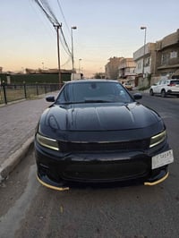 جارجر موديل 2015 اصل تو ويل لون اسود  السياره ماشيه 150 الف  محرك جديد...