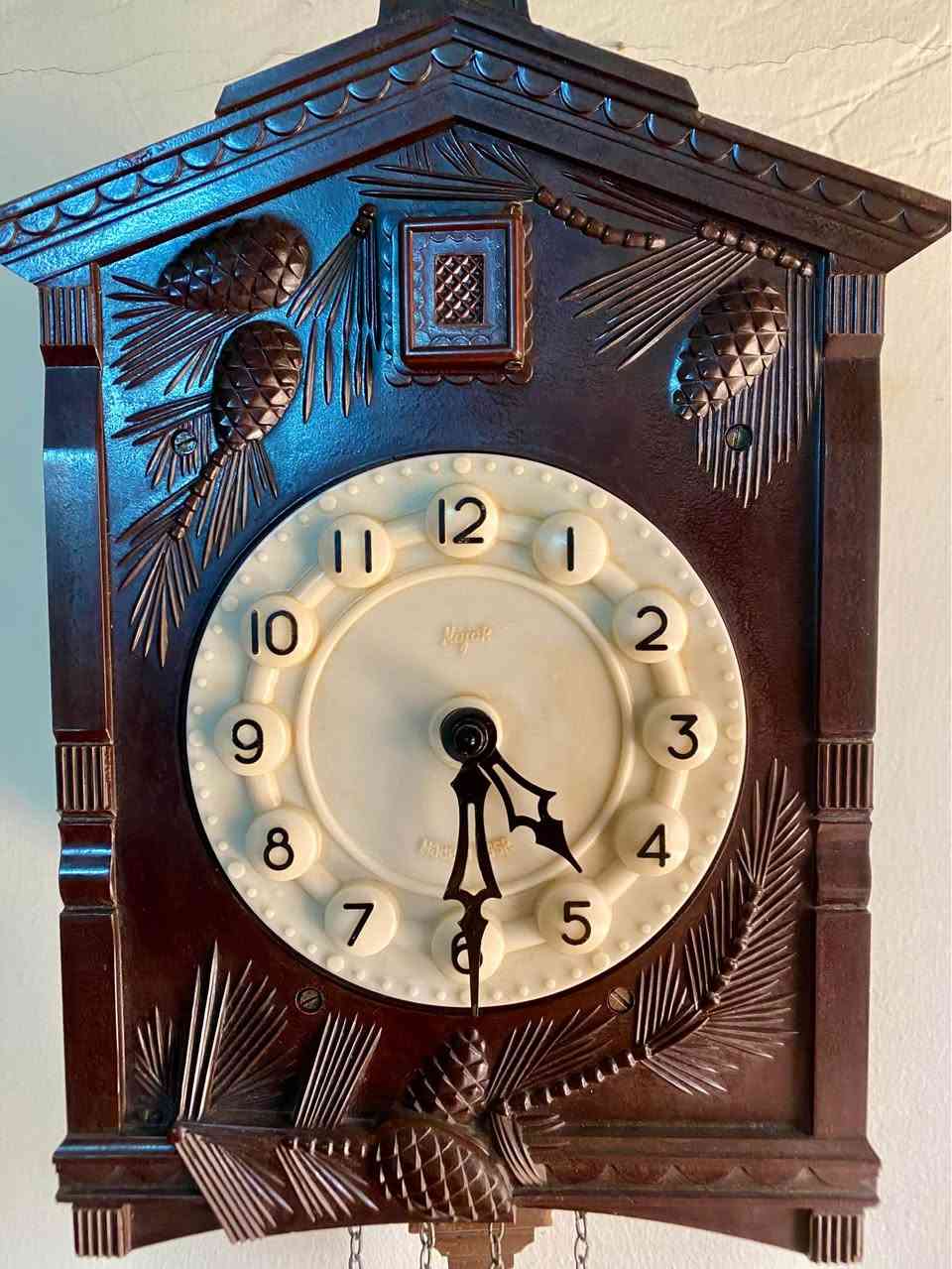 ساعة ⏰ قديمة من الانتيكات الصنع الاتحاد السوفييتي سابقا عام 1959 بحالة جيدة شغالة بحاله البلاد السعر  175 الف 
يوجد توصيل 🚚 
للتواصل واتساب *********** بغداد, العراق
