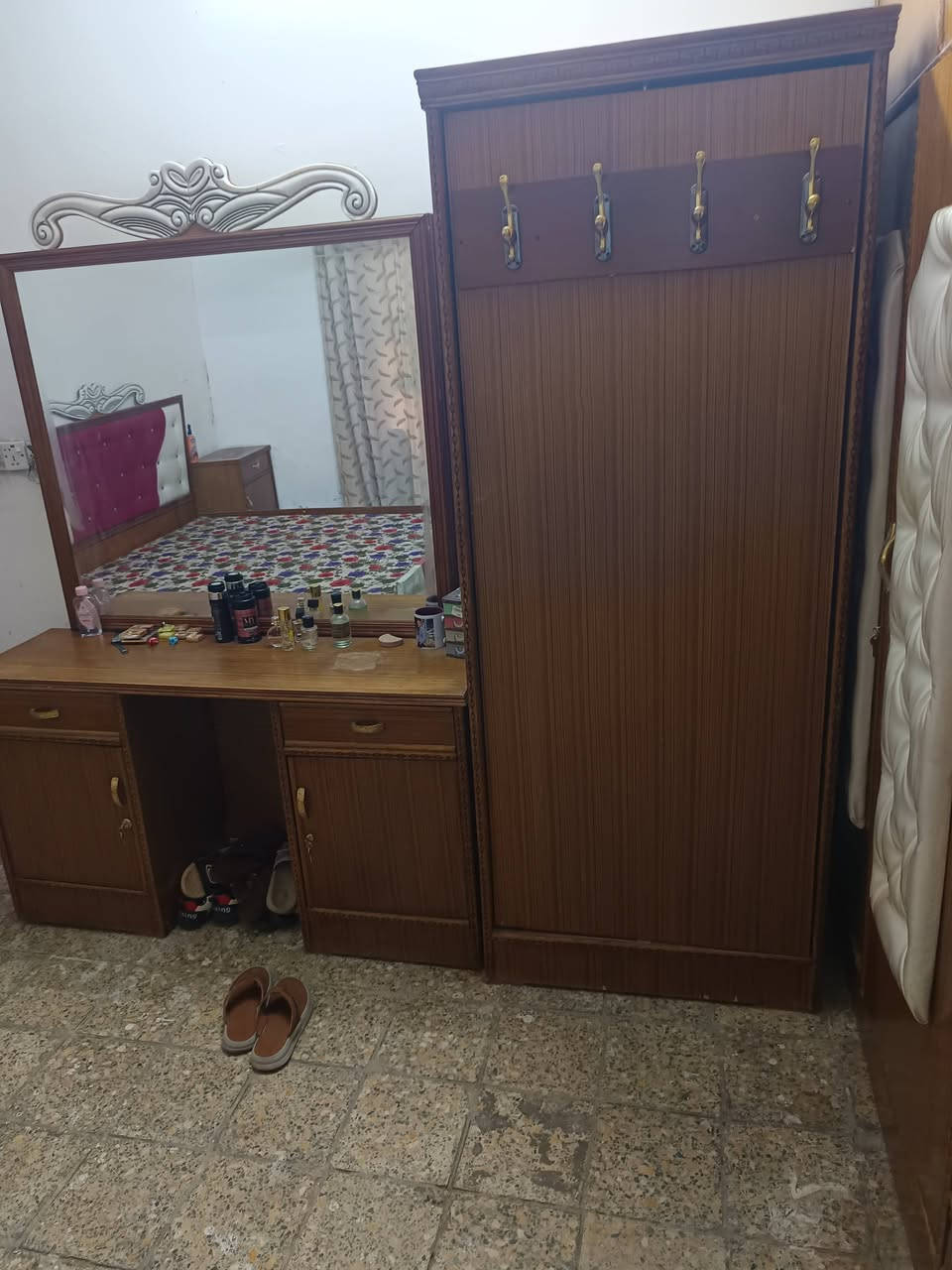 غرفه نوم صاج عراقي داخل خارج نظيفه جدا العنوان بياع التراث ***********
